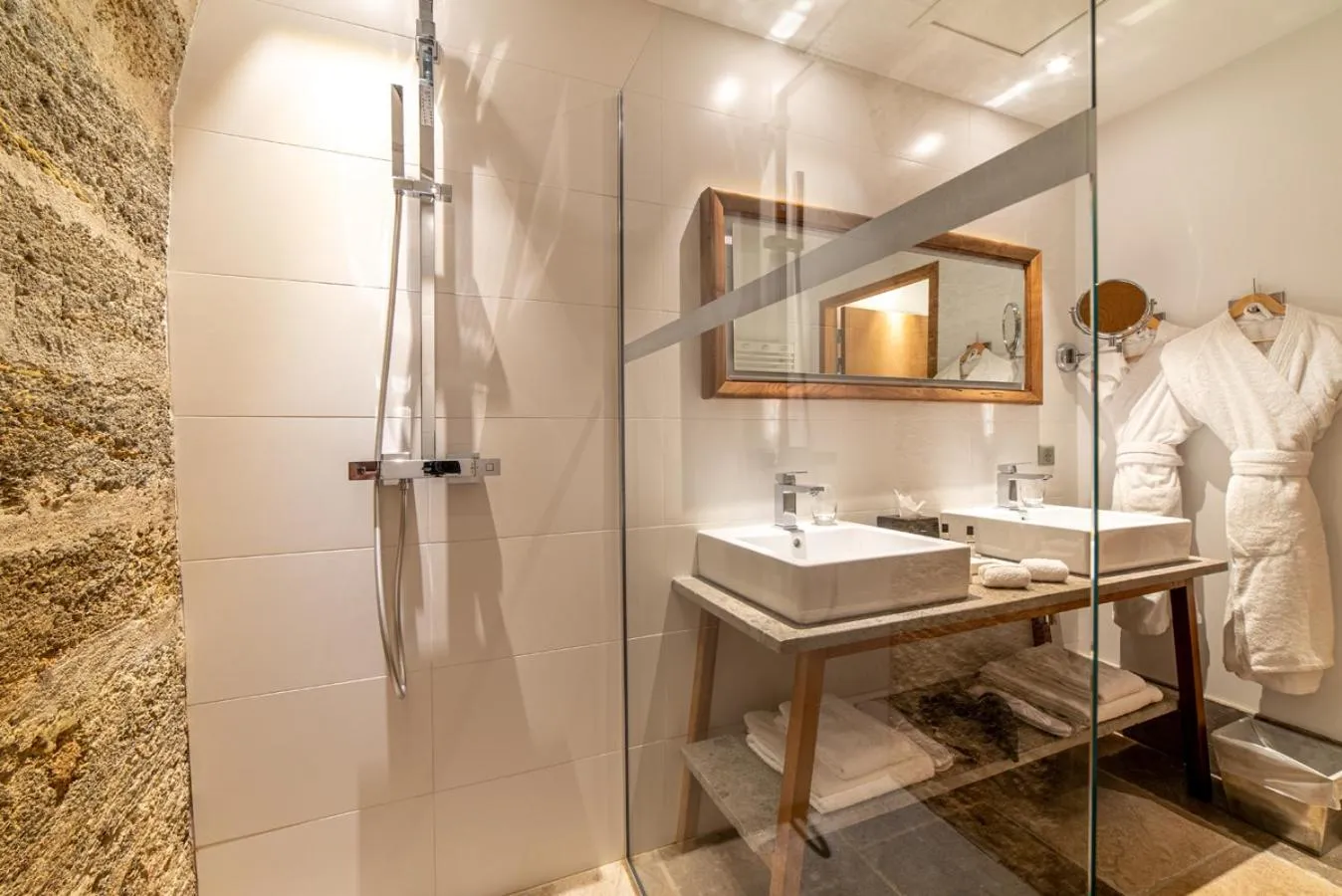 Shower in Les Chambres du Prieuré