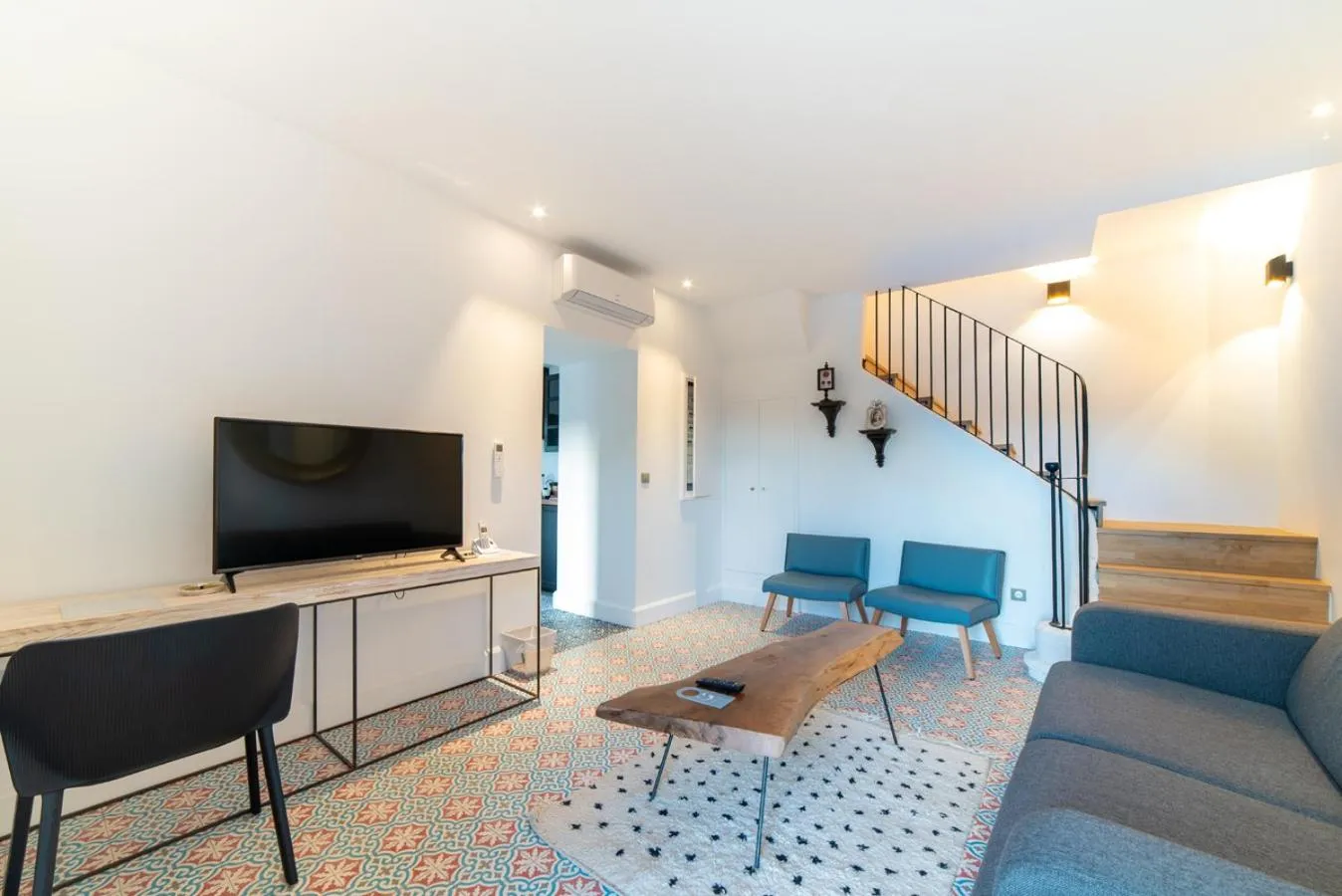 Communal lounge/ TV room in Les Chambres du Prieuré