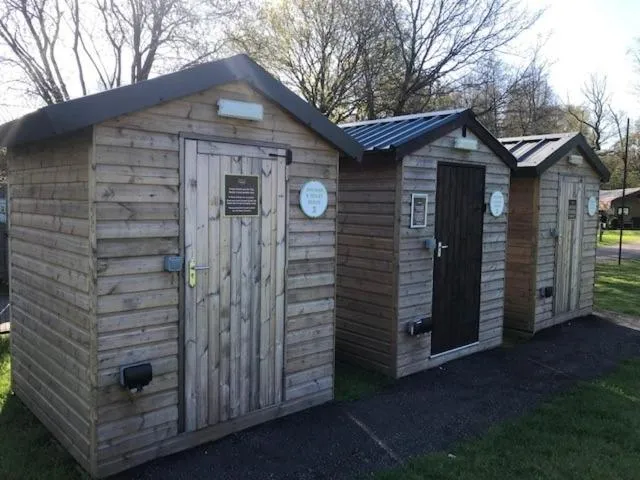 Toilet in The Gulliver's Hotel