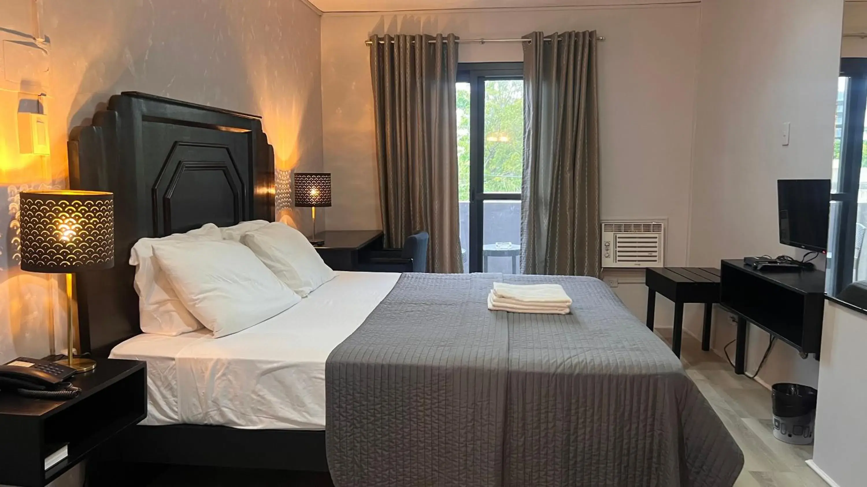 King Room with Balcony in Hotel Capada King Room with Balcony in Hotel Capada