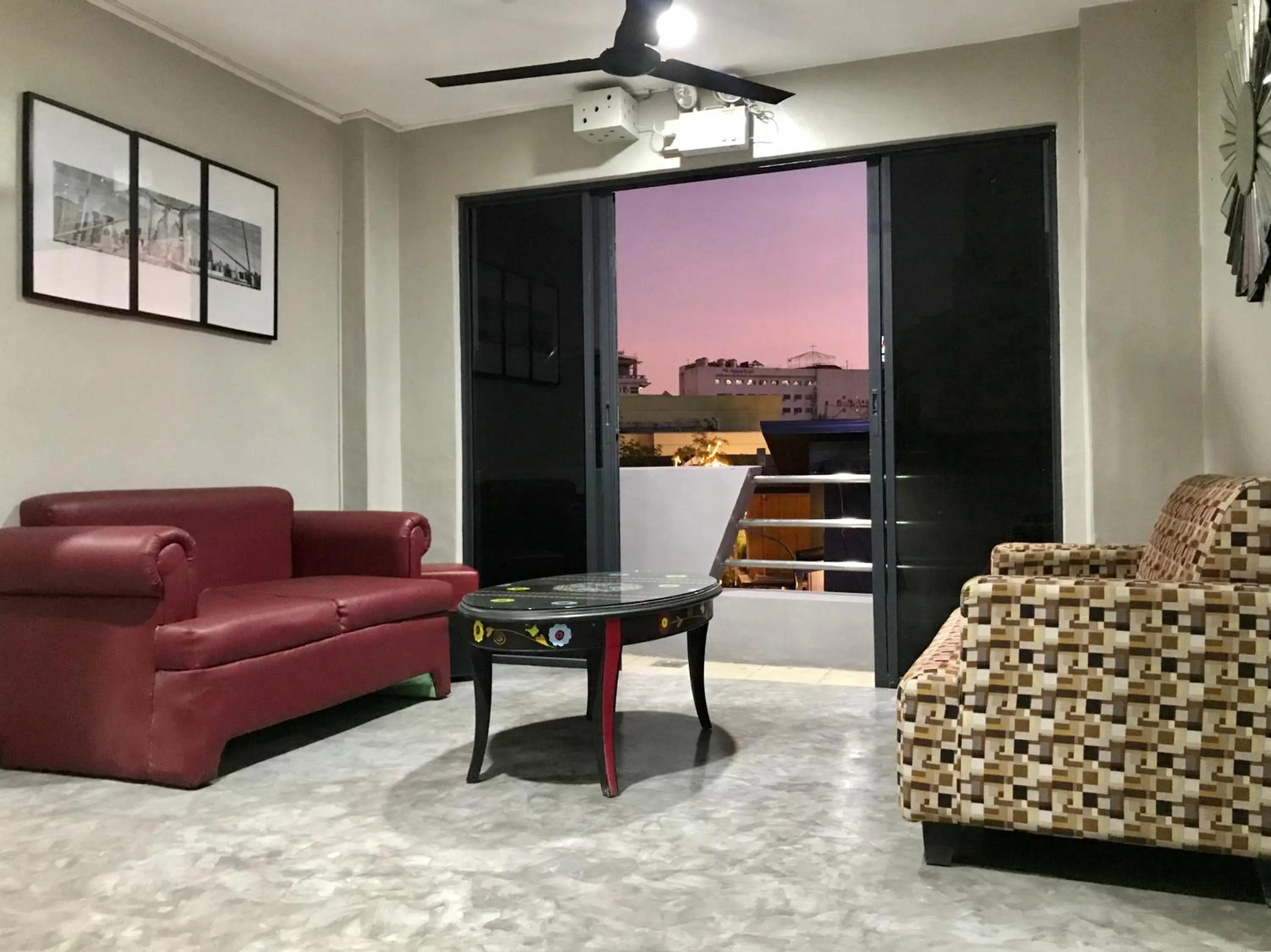 Communal lounge/ TV room in Hotel Capada