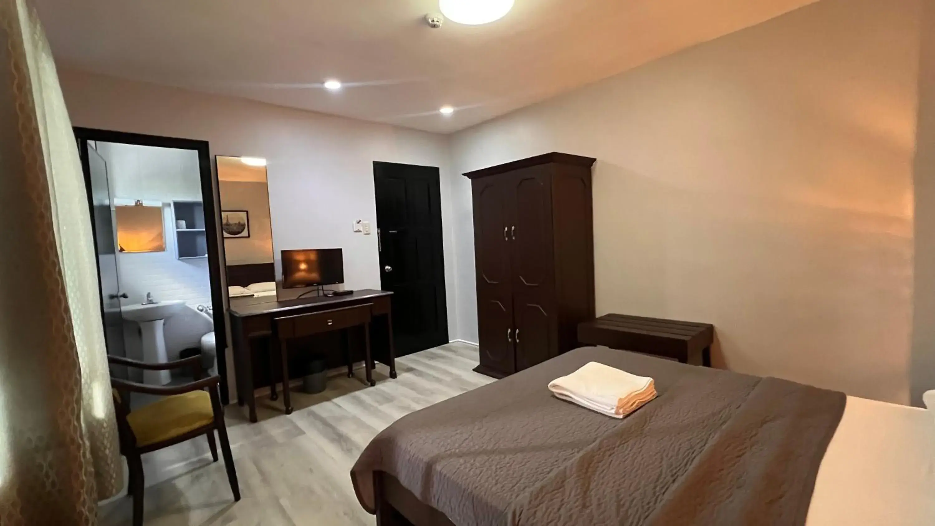 Standard Queen Room in Hotel Capada Standard Queen Room in Hotel Capada