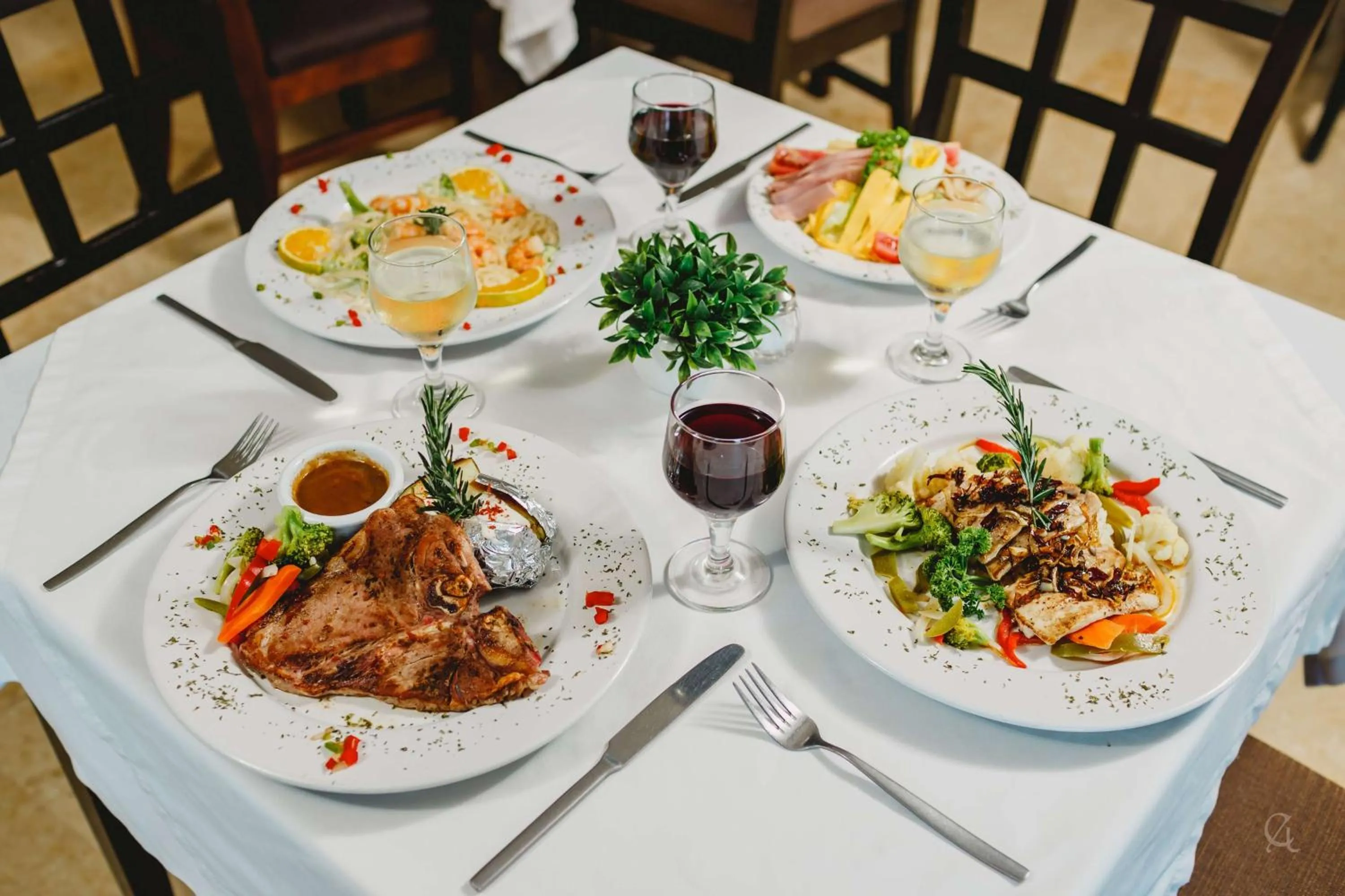 Food and drinks in Best Western Hotel Posada Freeman Zona Dorada