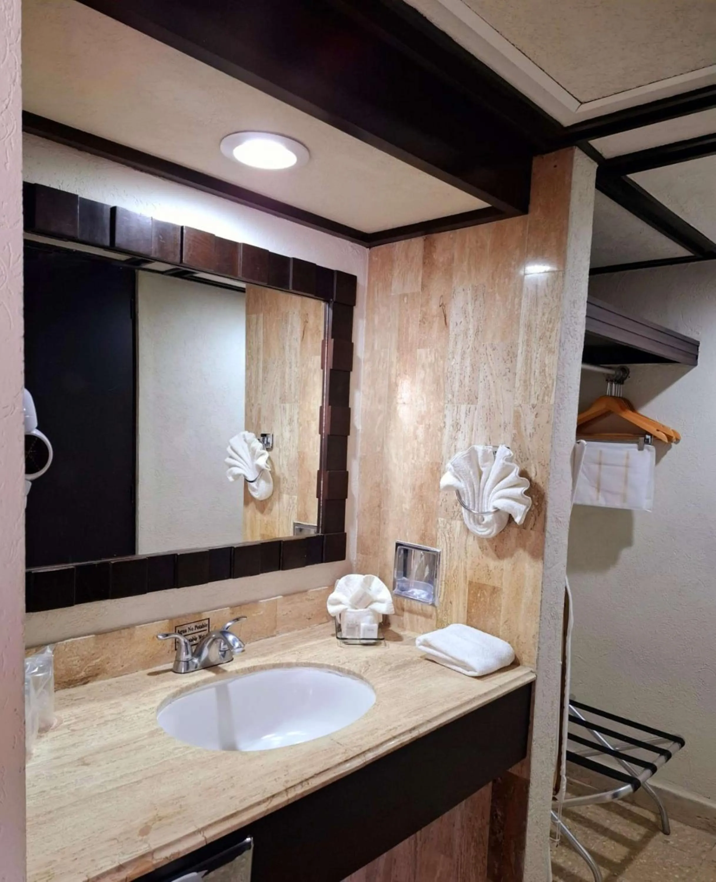 Bathroom in Best Western Hotel Posada Freeman Zona Dorada