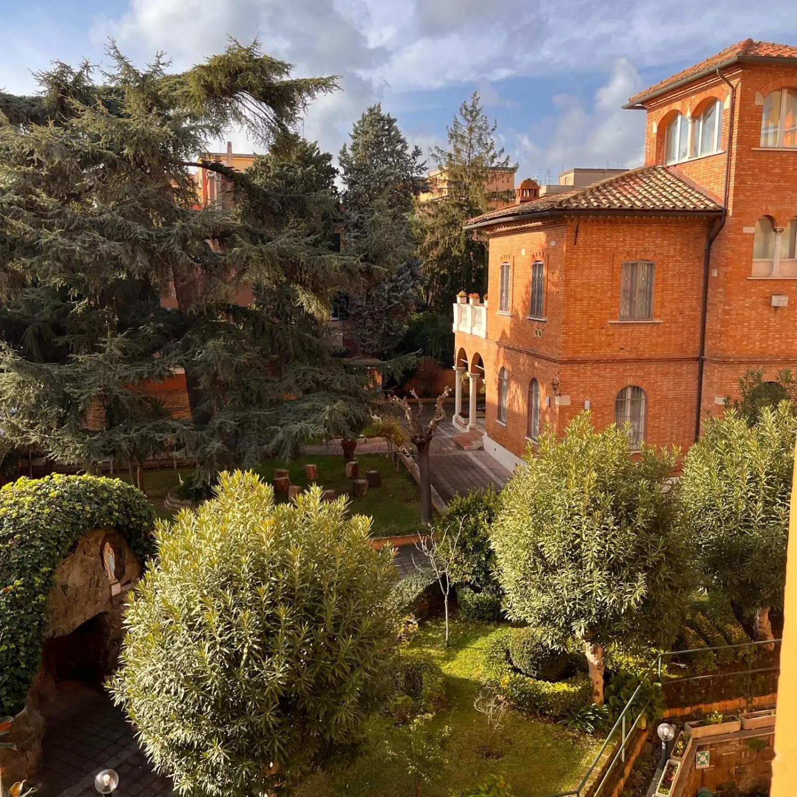 Inner courtyard view in La Casa di Nazareth