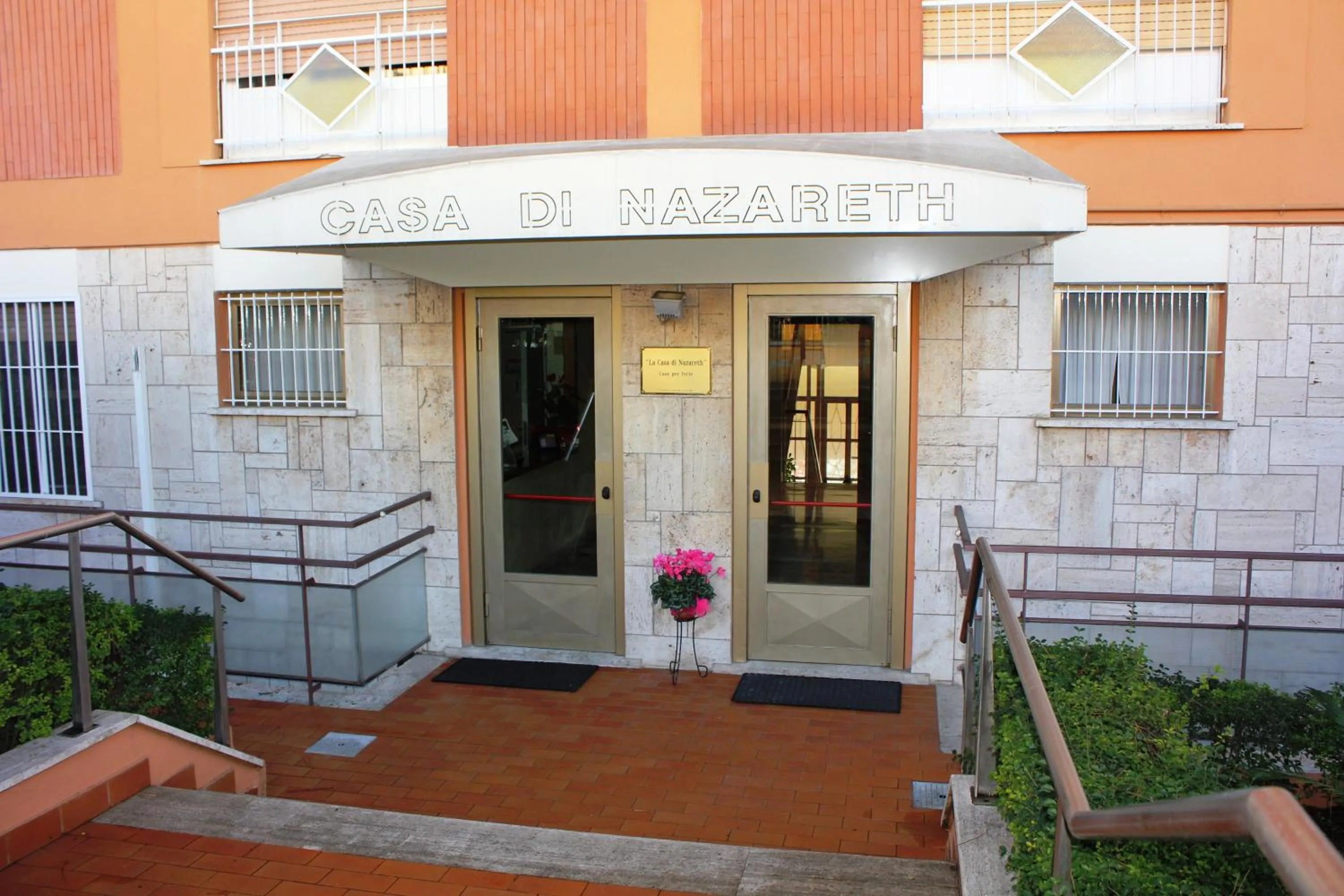 Facade/entrance in La Casa di Nazareth