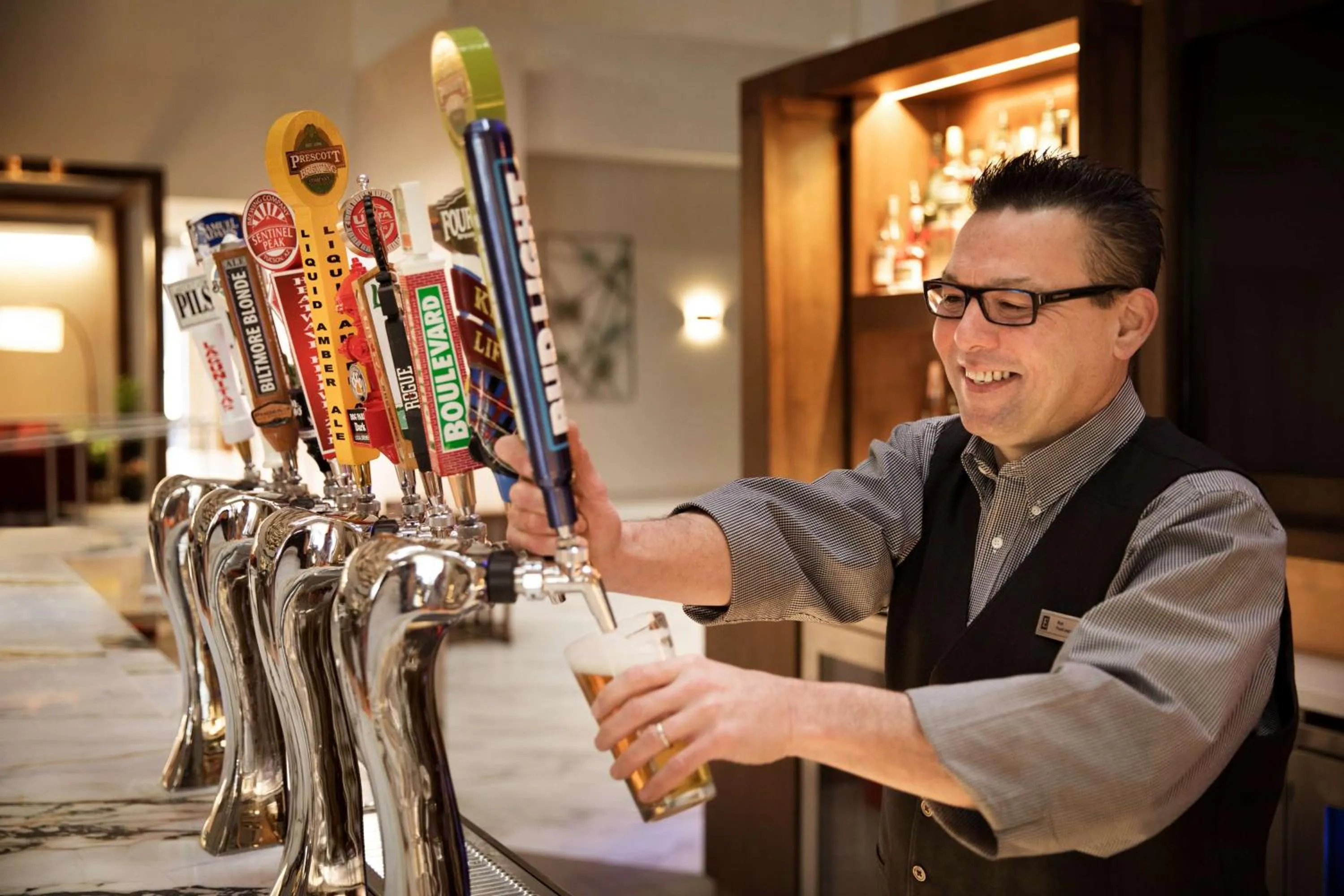 Lounge or bar in Embassy Suites by Hilton Phoenix Downtown North