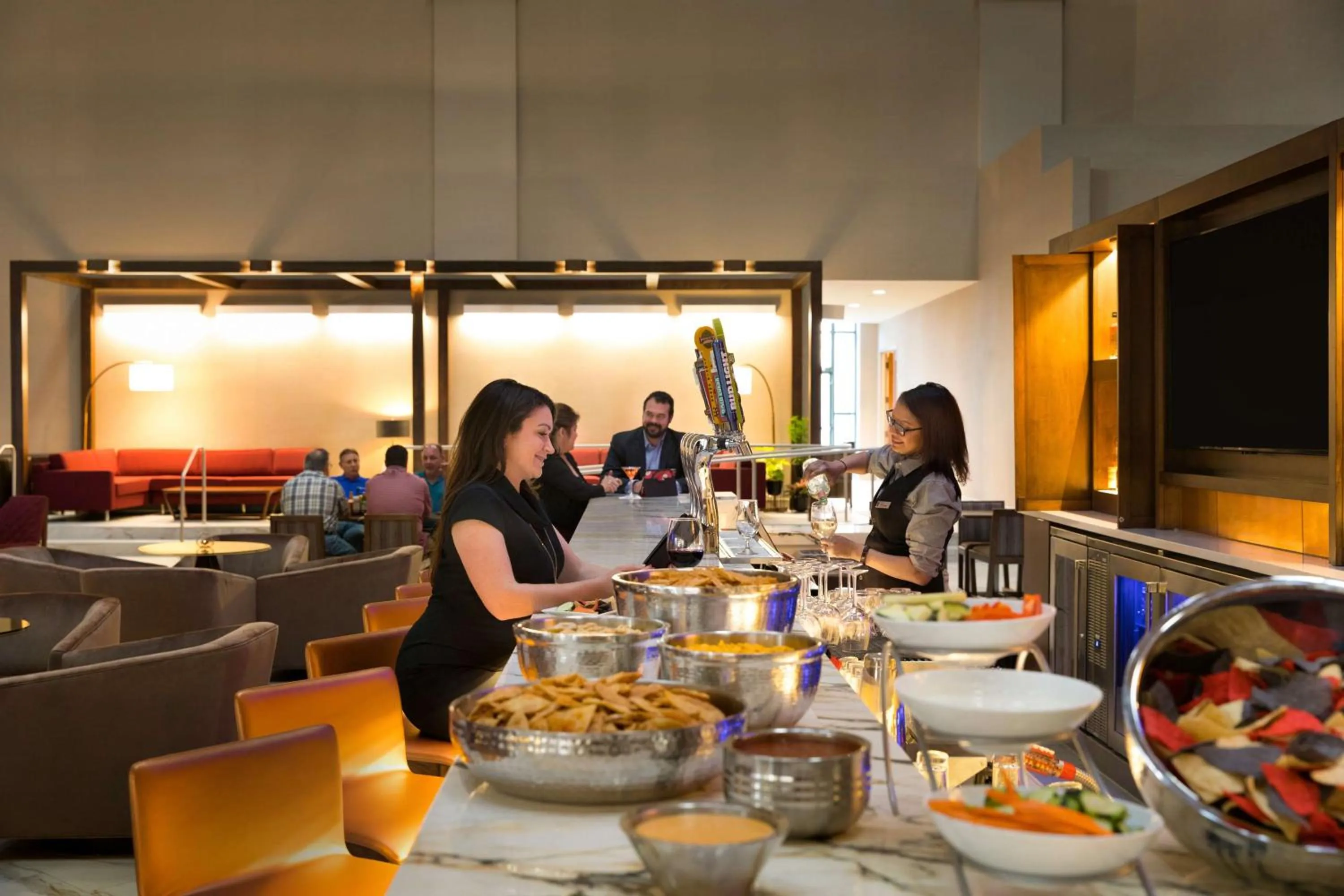 Lounge or bar in Embassy Suites by Hilton Phoenix Downtown North