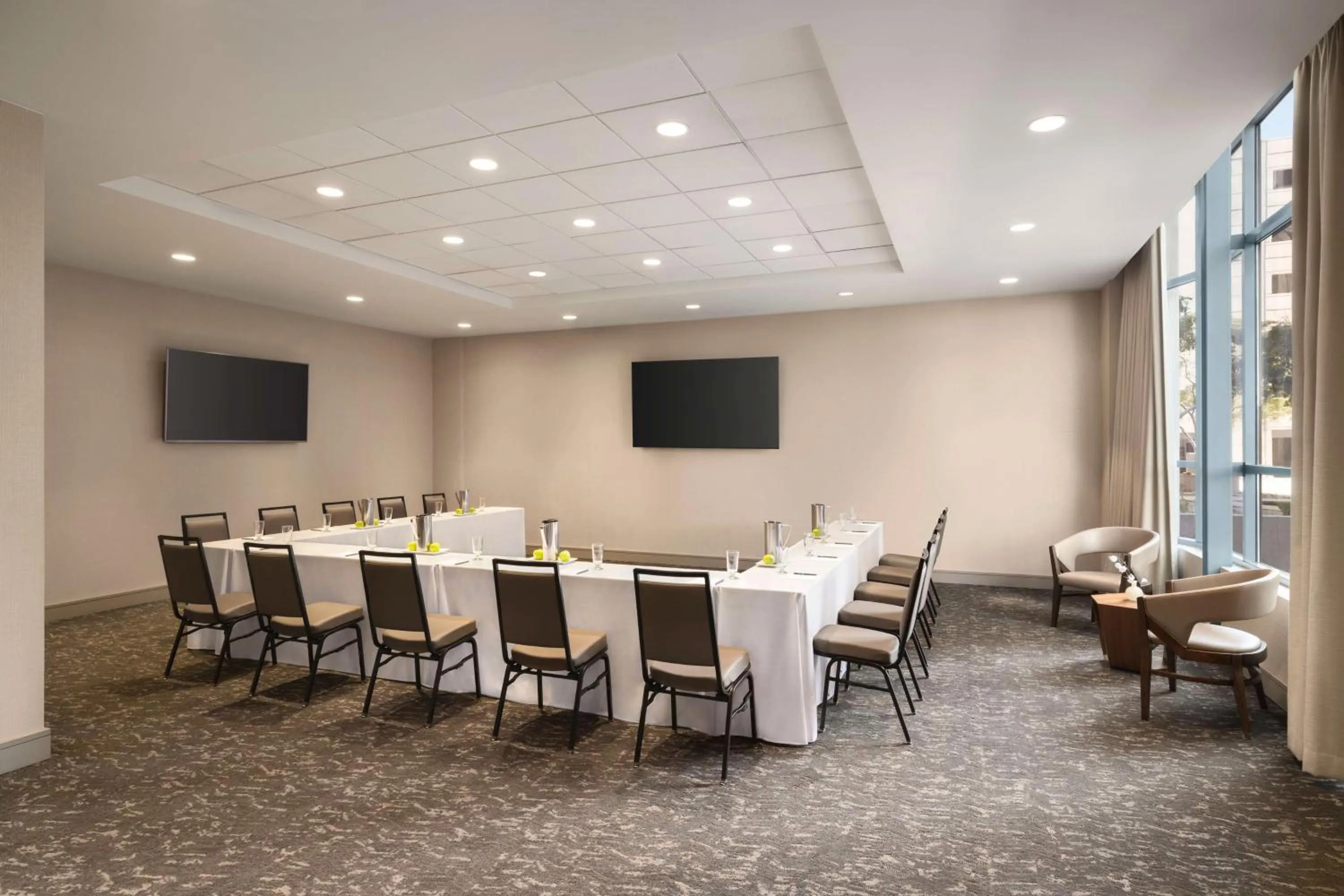 Meeting/conference room in Embassy Suites by Hilton Phoenix Downtown North
