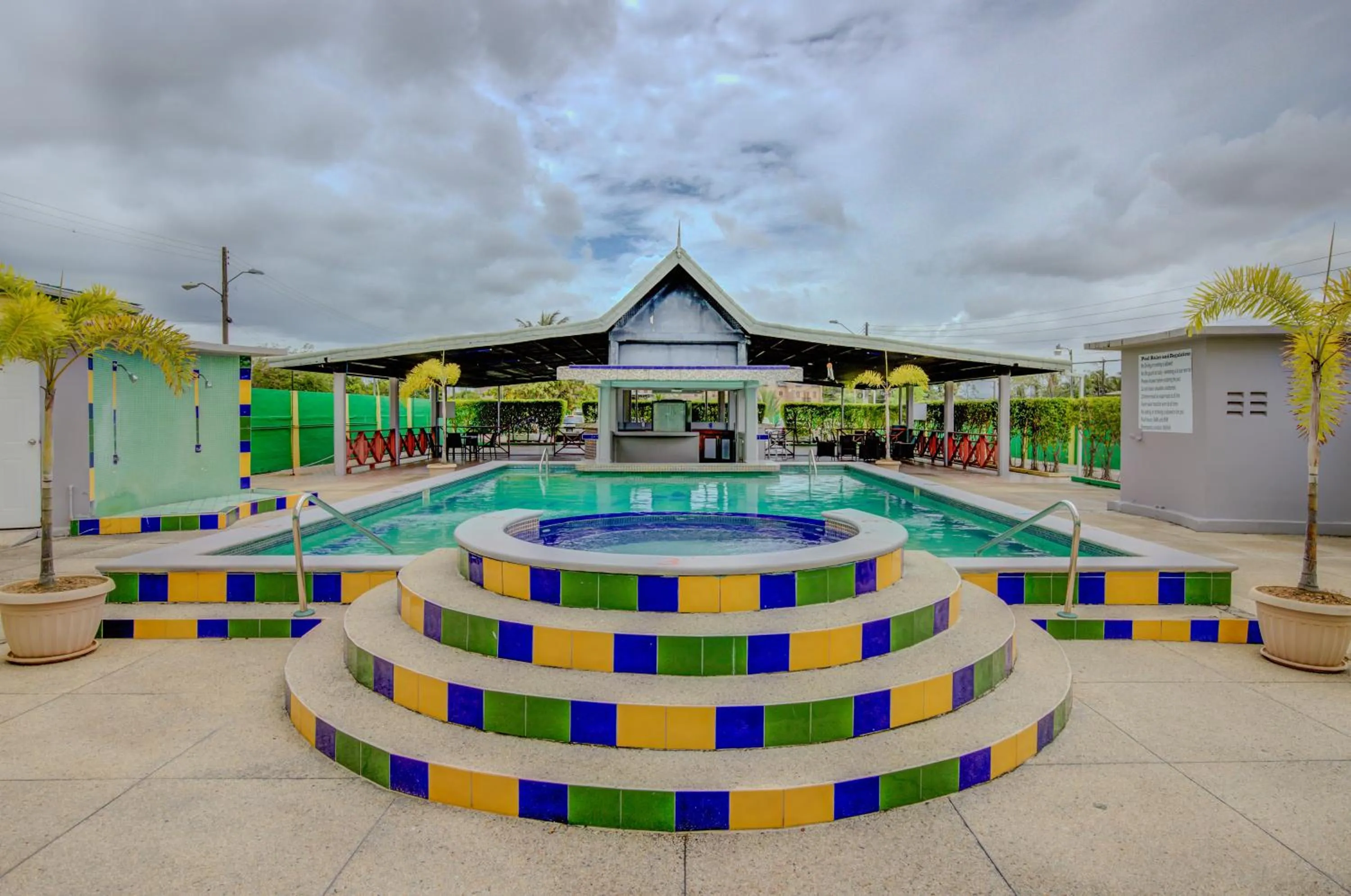 Swimming pool in Airport Suites Hotel