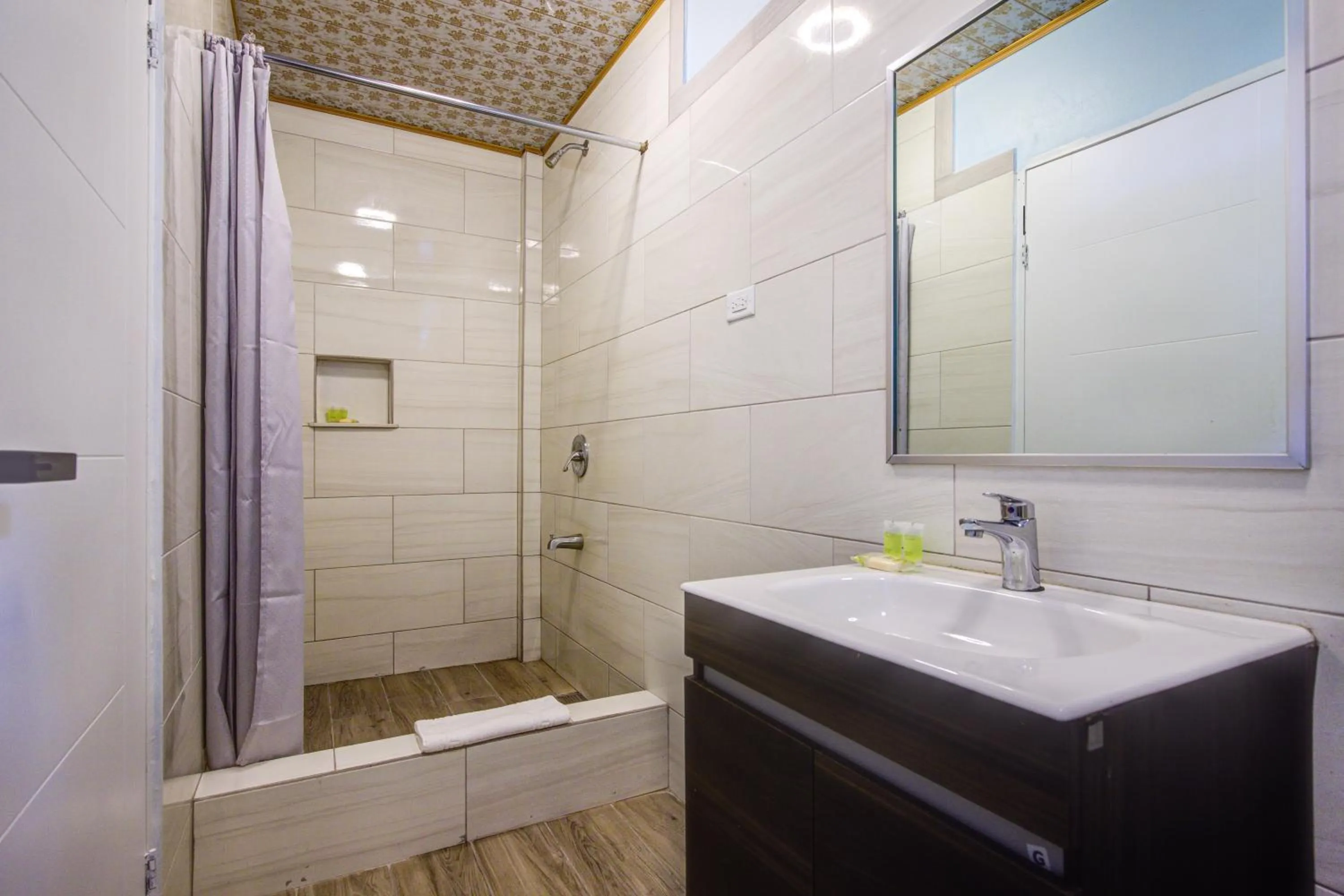 Airport Suites Hotel