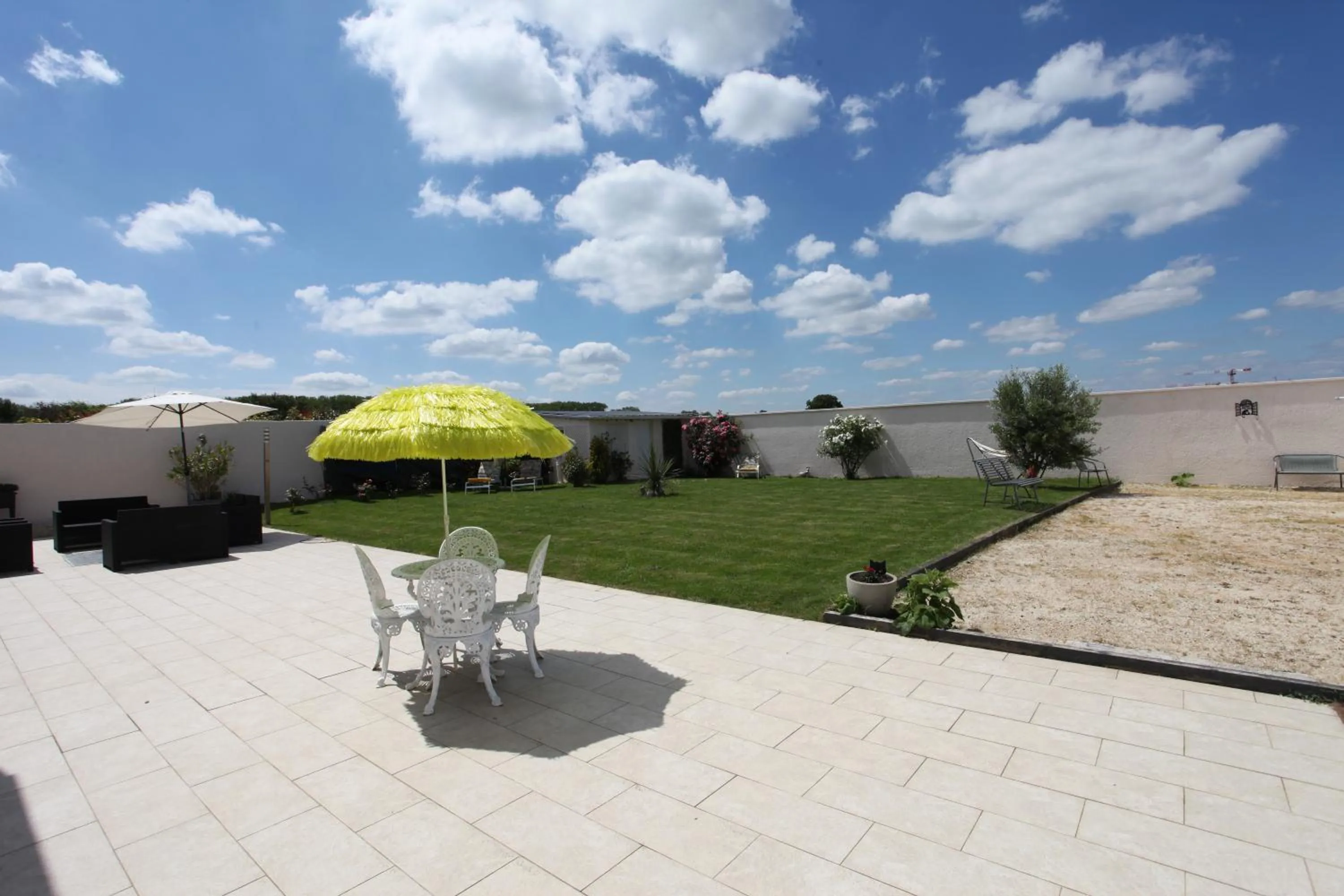 Garden view in le chat botté77