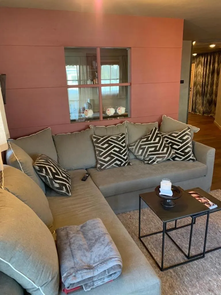 Nei Y Suredl NeveSole