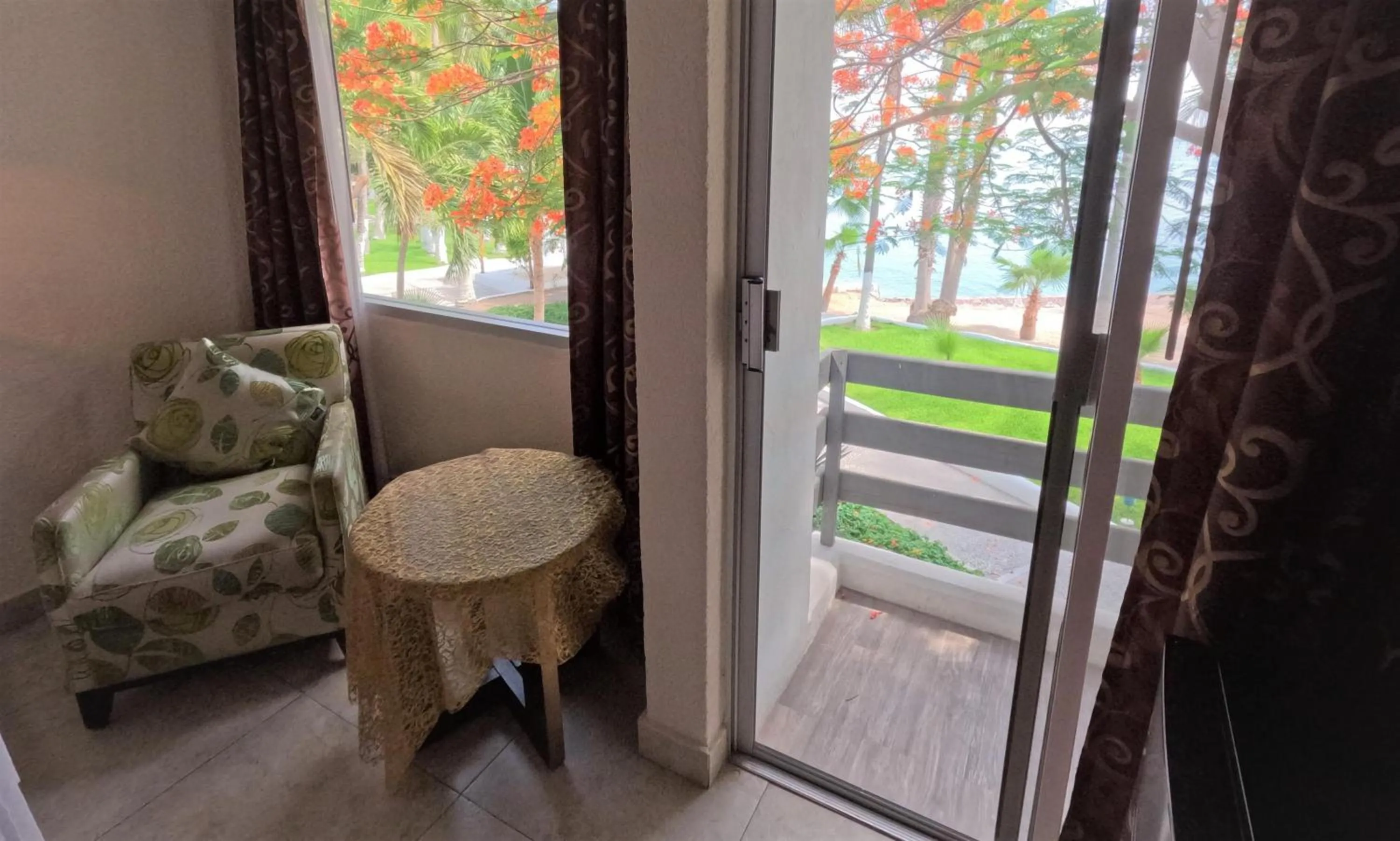 Photo of the whole room in La Concha Beach Hotel & Club