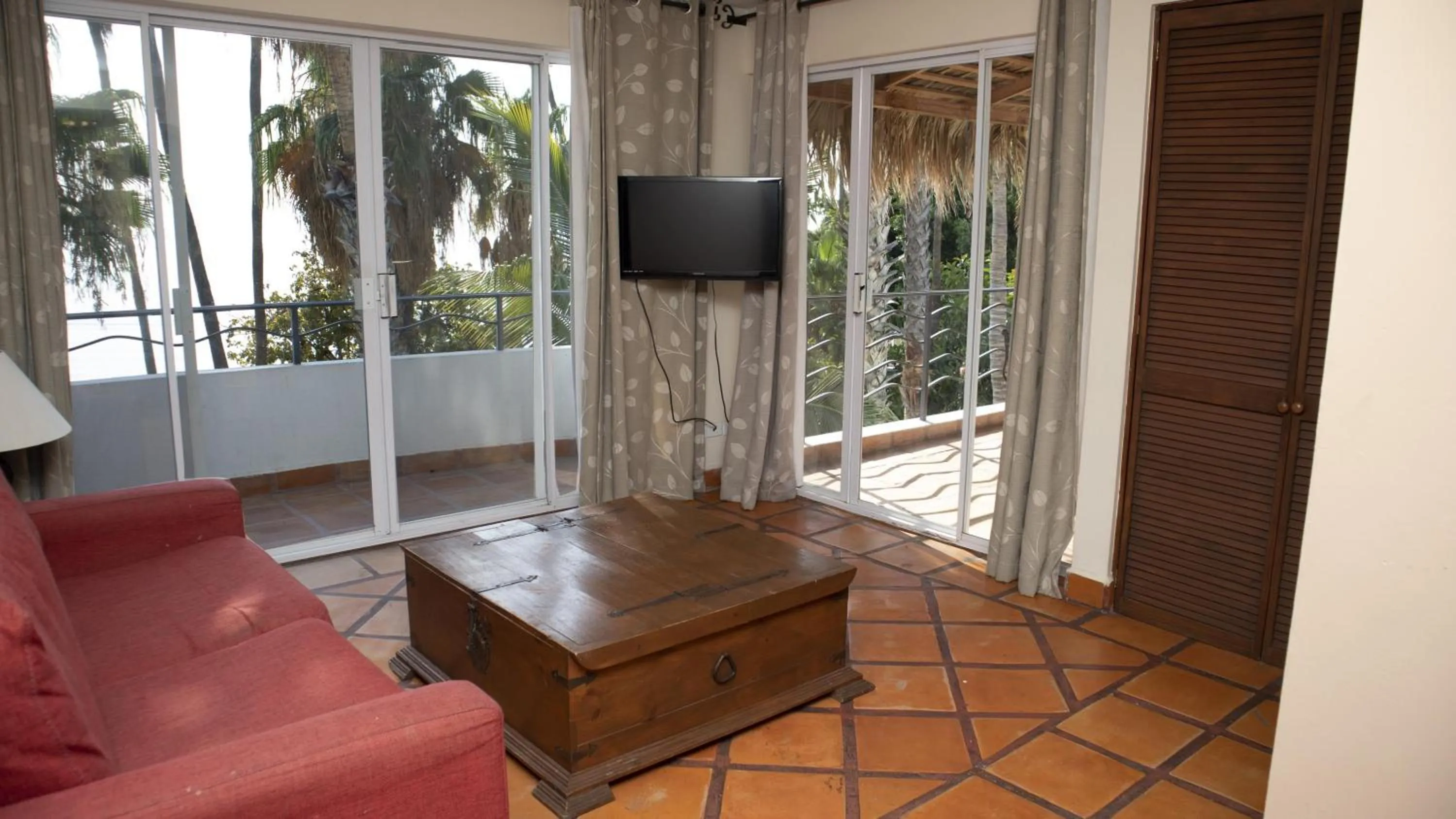 Living room in La Concha Beach Hotel & Club