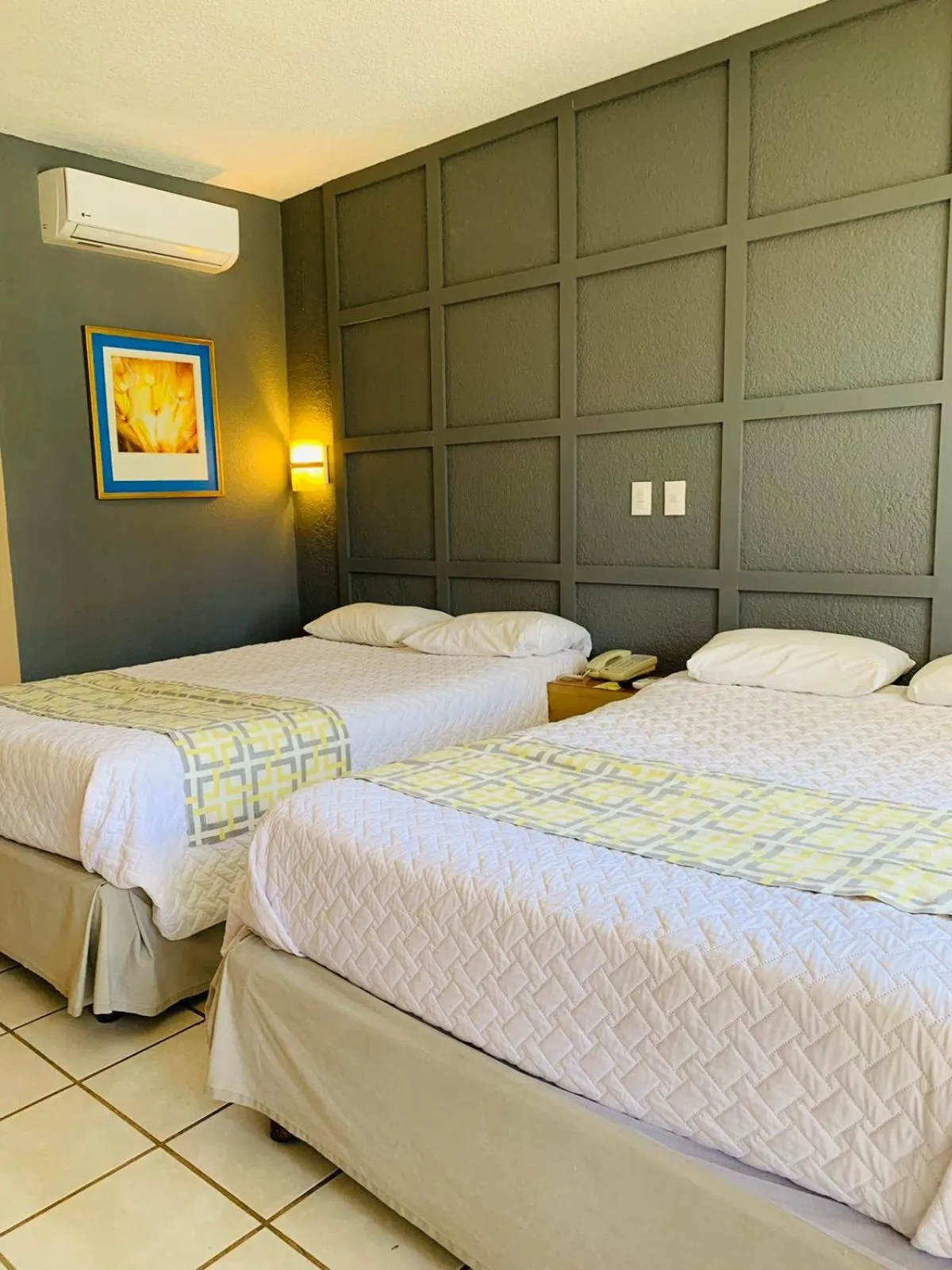 Bedroom, Bed in La Concha Beach Hotel & Club