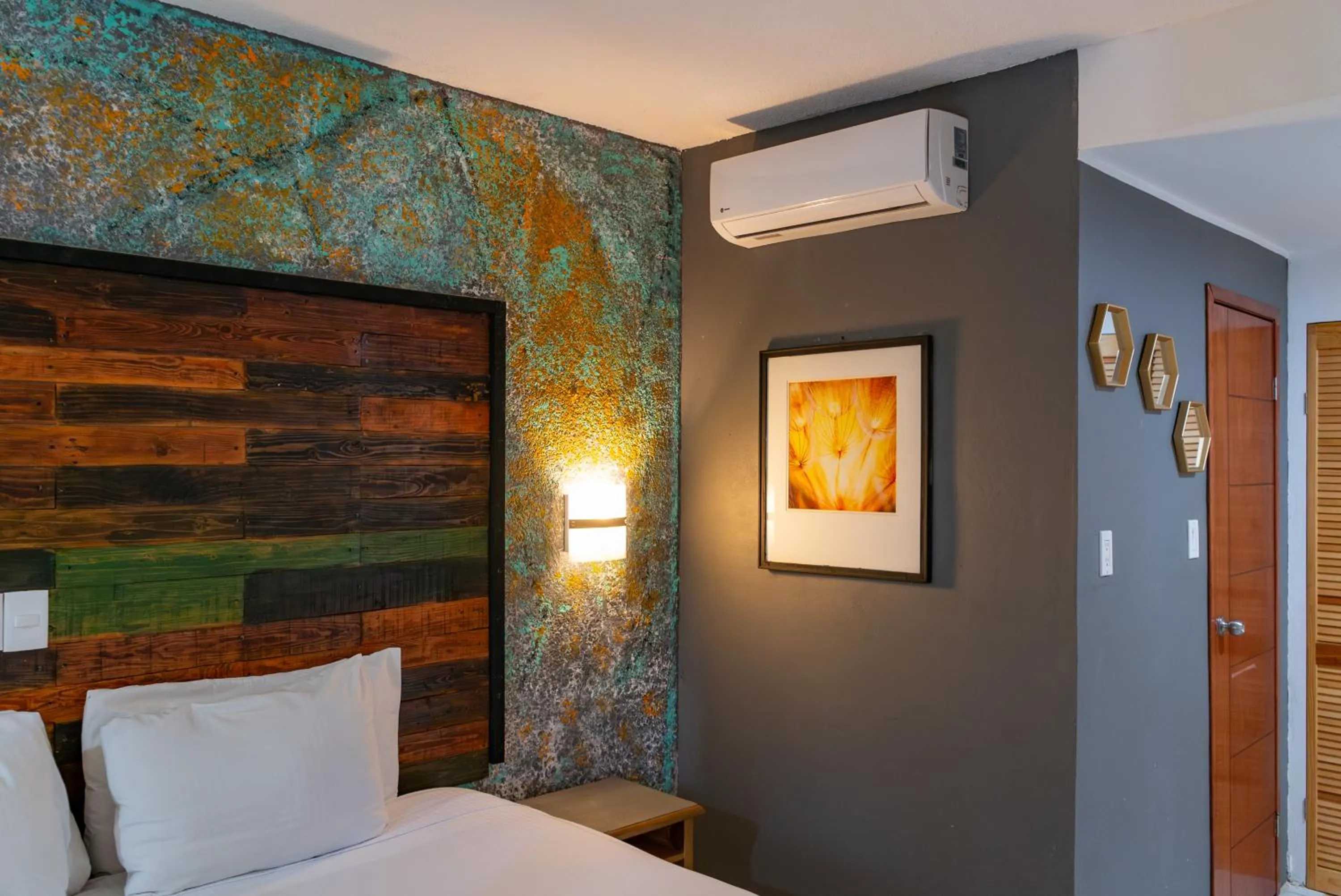 Bed in La Concha Beach Hotel & Club