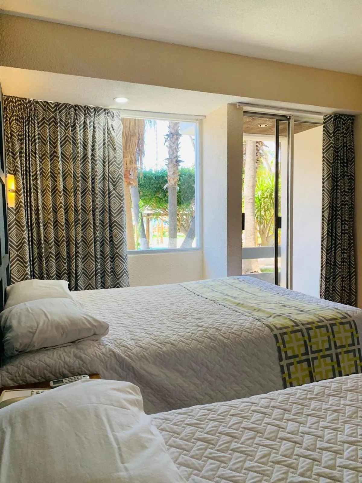 Bedroom, Bed in La Concha Beach Hotel & Club