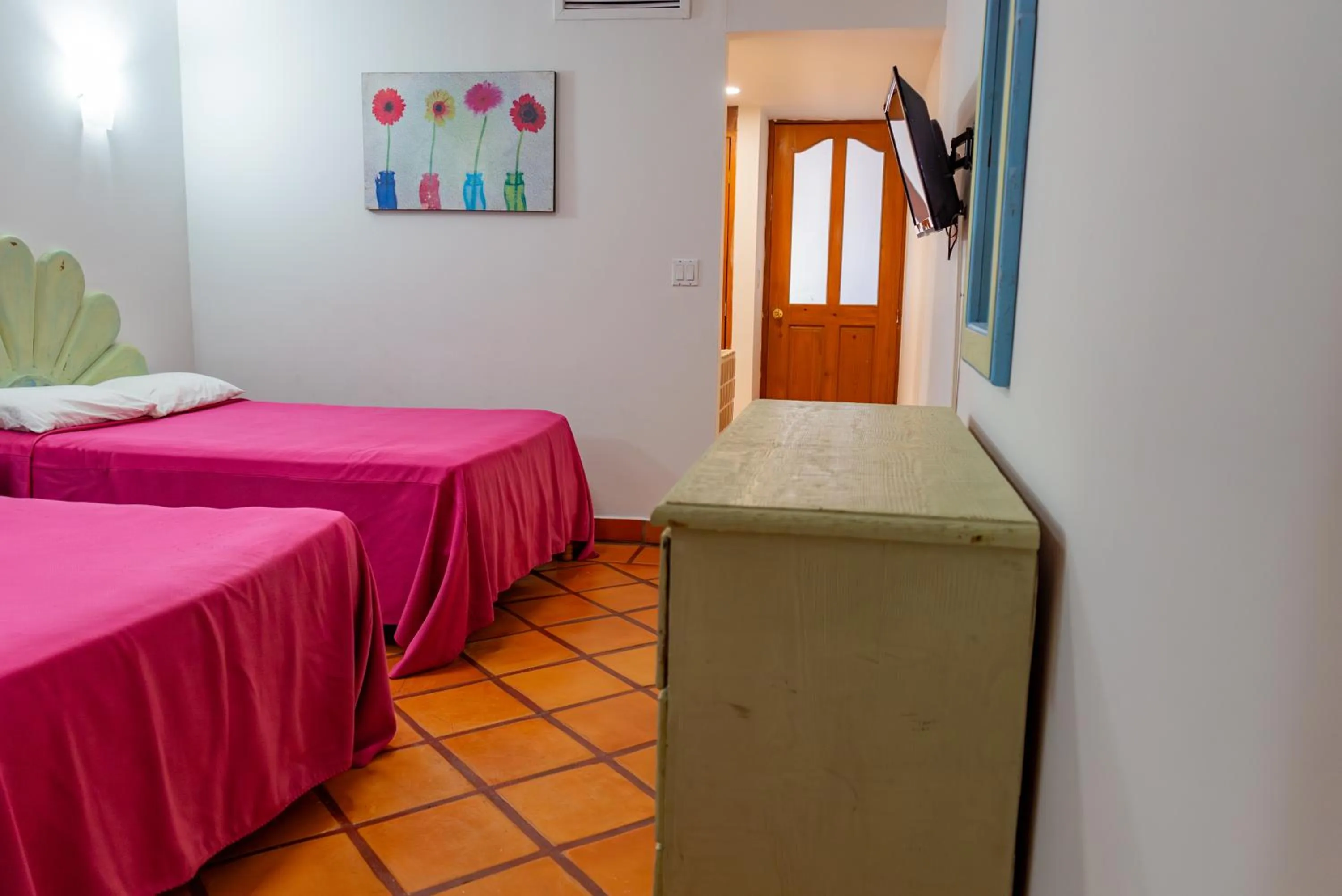 Bedroom, Bed in La Concha Beach Hotel & Club