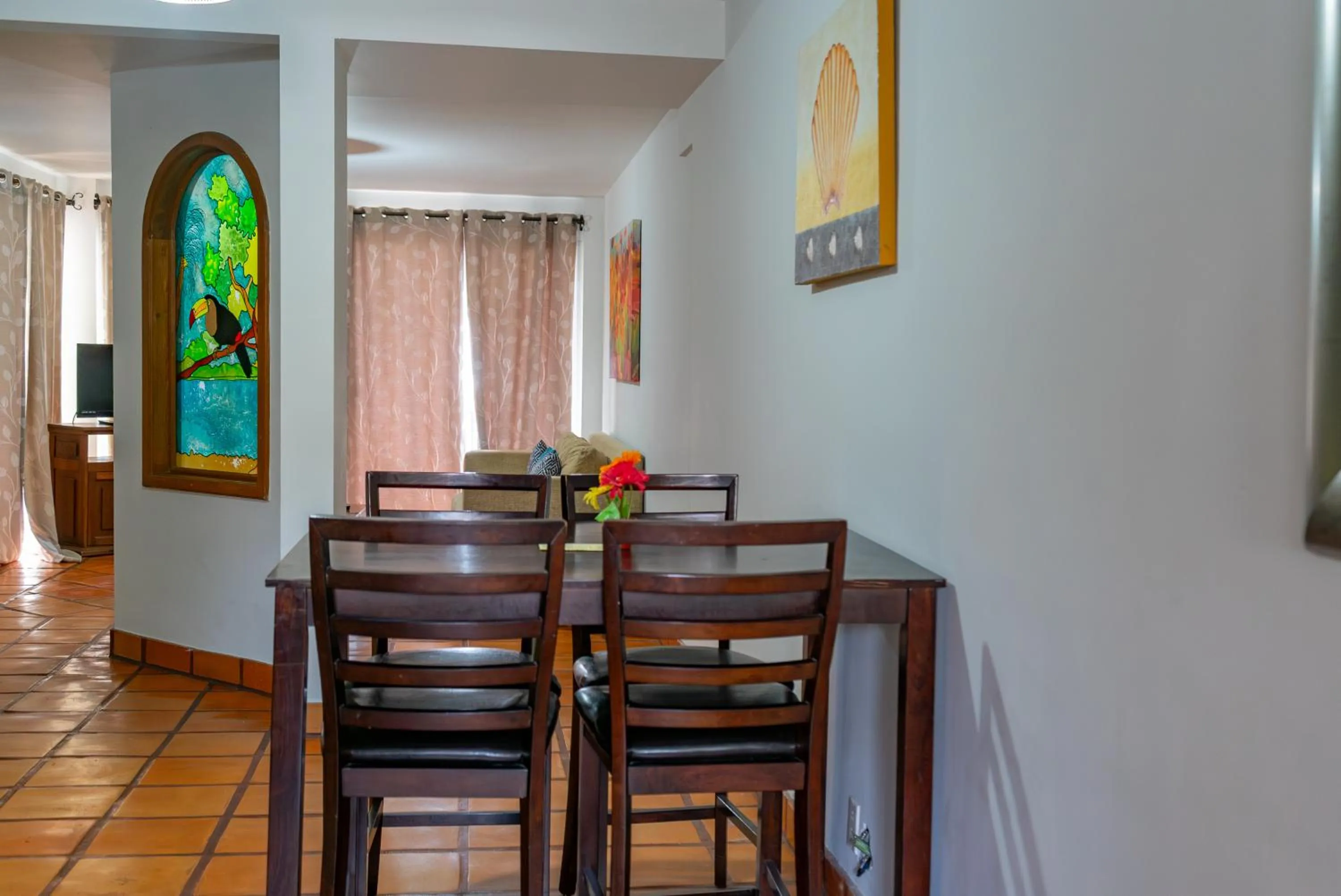 Dining area in La Concha Beach Hotel & Club