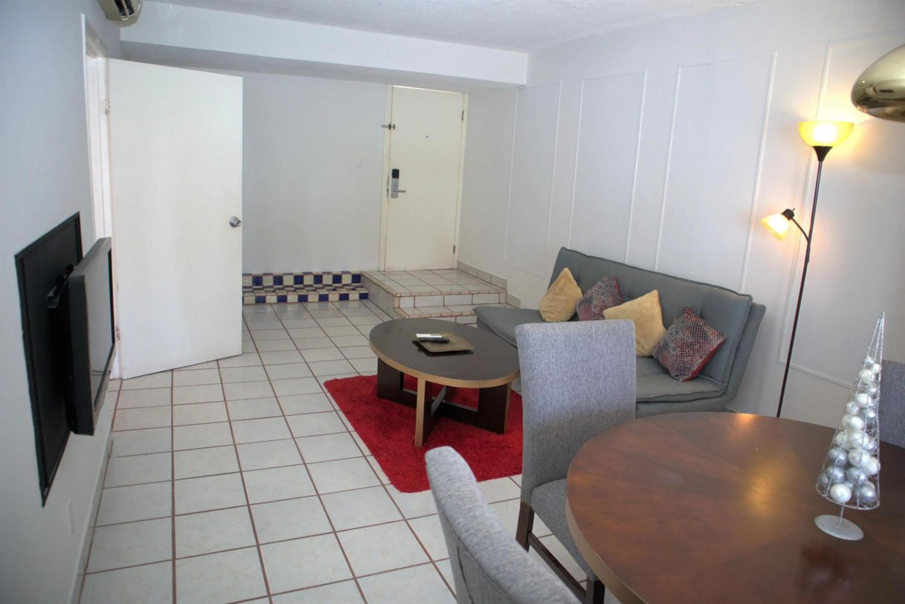 Living room in La Concha Beach Hotel & Club