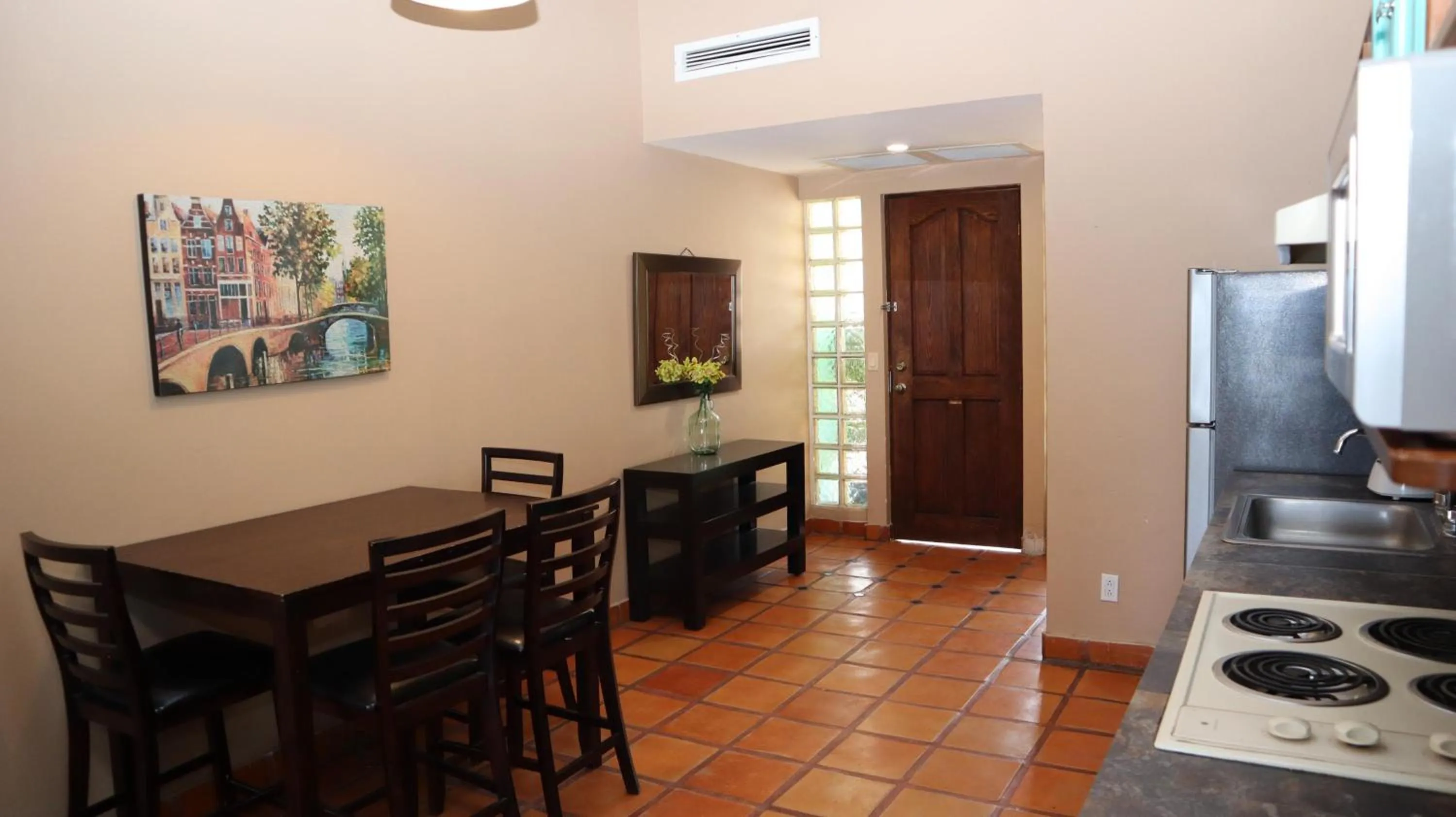 Kitchen or kitchenette in La Concha Beach Hotel & Club