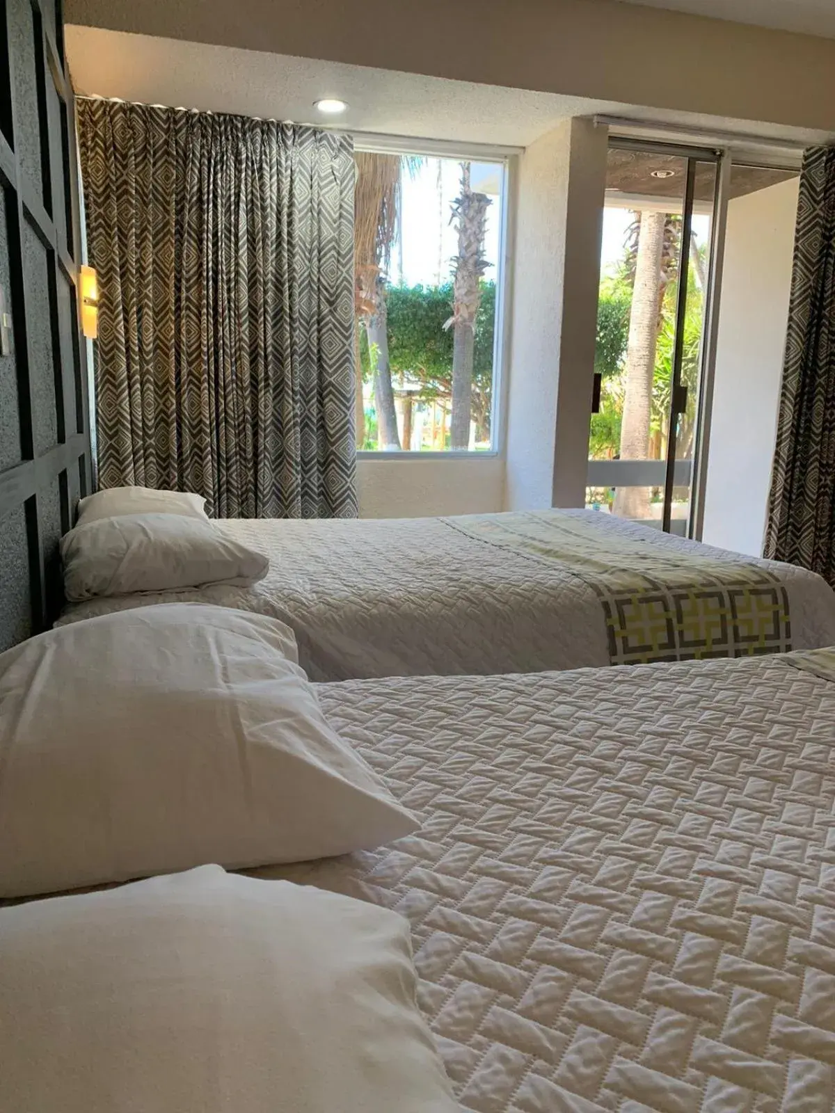 Standard Plus Double Room in La Concha Beach Hotel & Club Standard Plus Double Room in La Concha Beach Hotel & Club