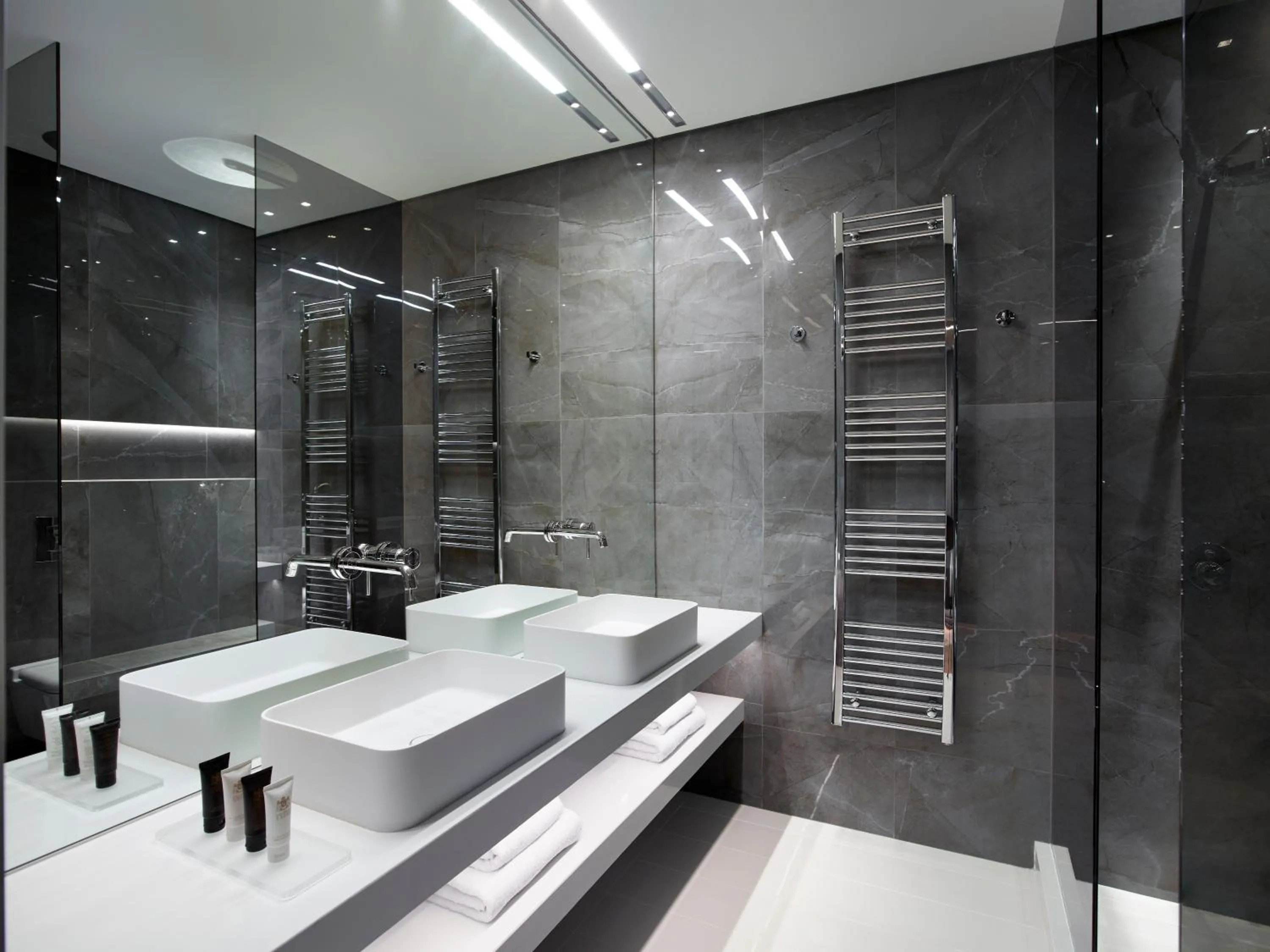 Shower in Athens Ikon