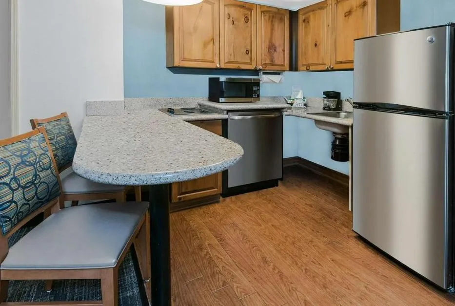 Kitchen or kitchenette in MainStay Suites Phoenix North