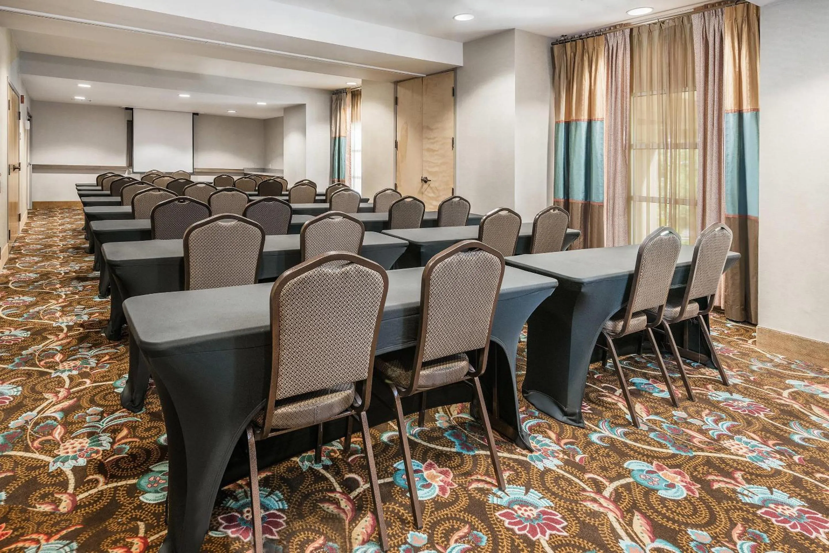 Meeting/conference room in MainStay Suites Phoenix North
