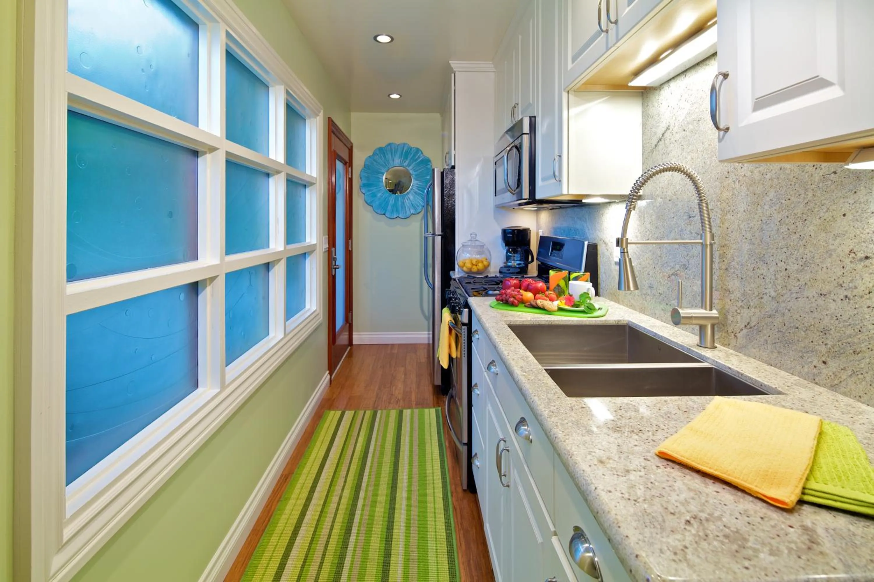 Kitchen or kitchenette in Ocean Palms Beach Resort