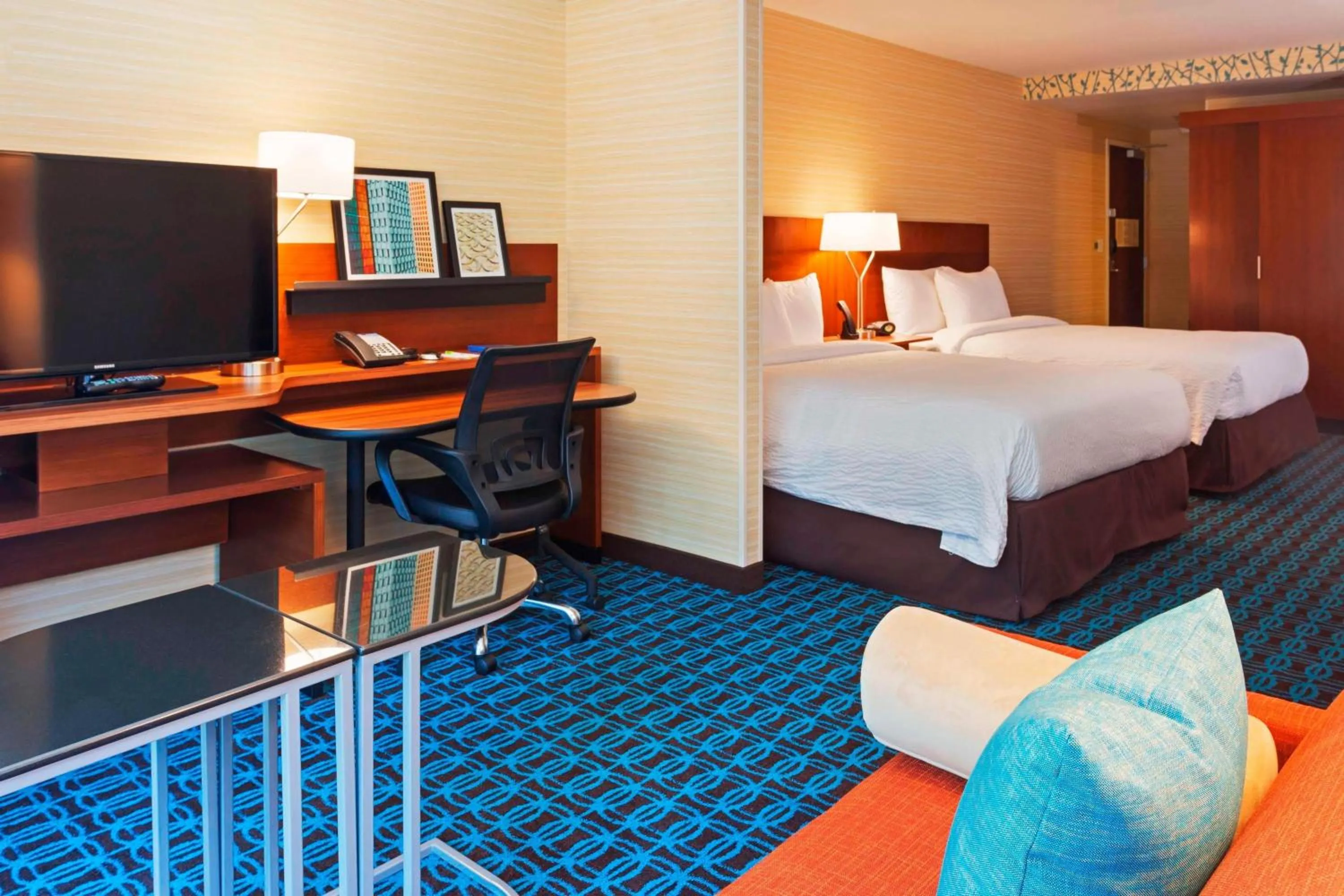 Photo of the whole room, Bed in Fairfield Inn and Suites Chicago Downtown-River North