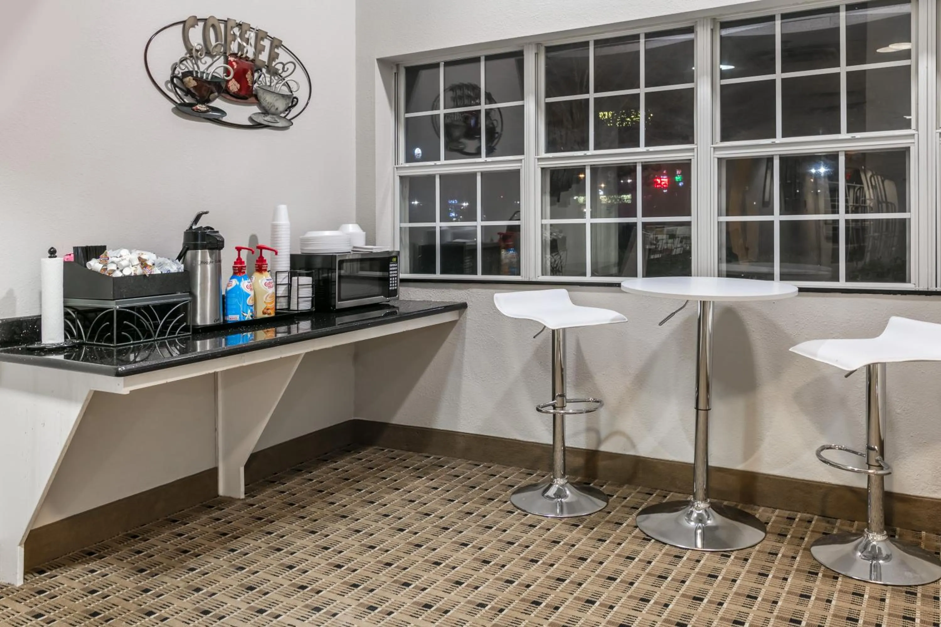 Coffee/tea facilities in Microtel Inn and Suites Lafayette