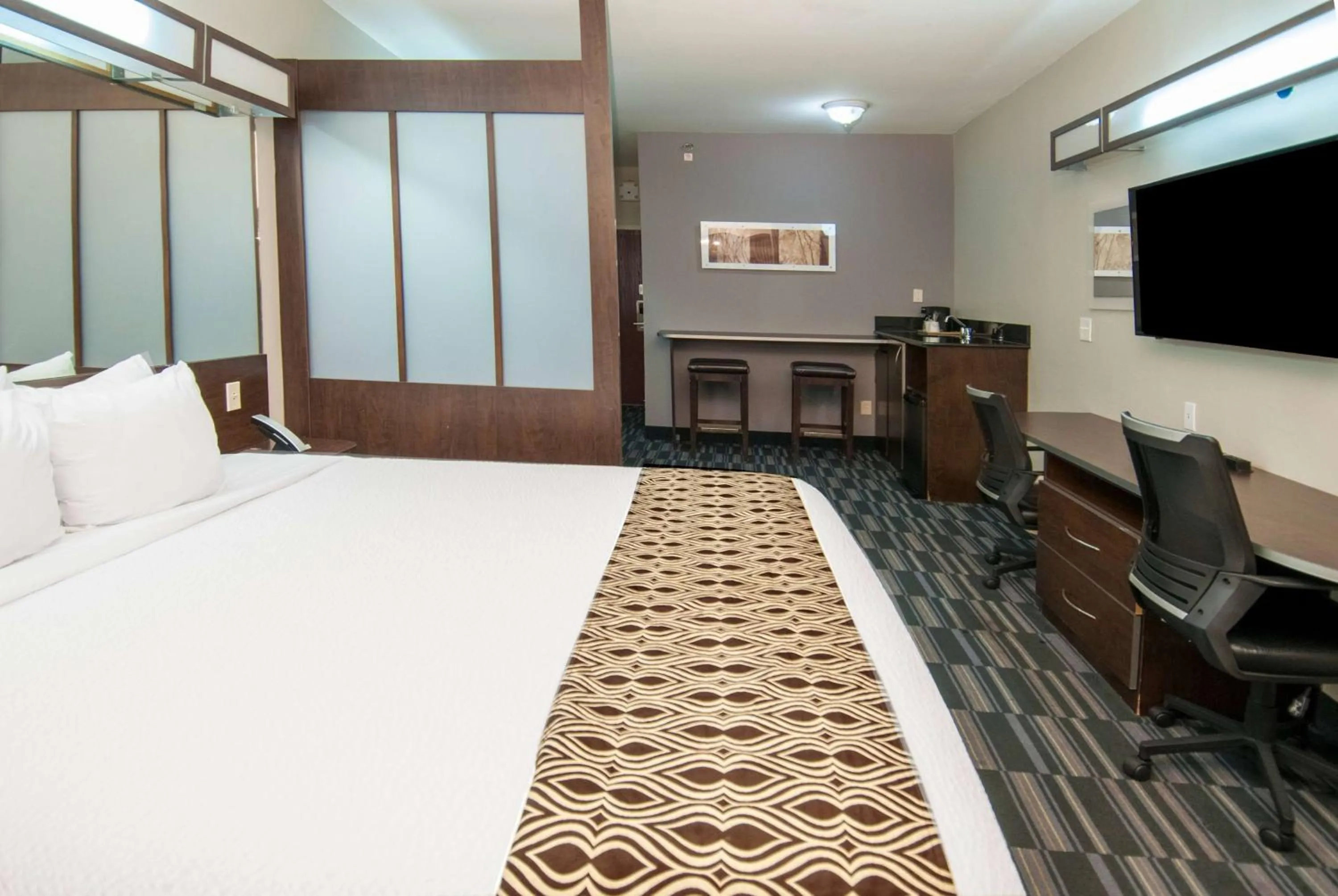 Photo of the whole room, Bed in Microtel Inn and Suites Lafayette