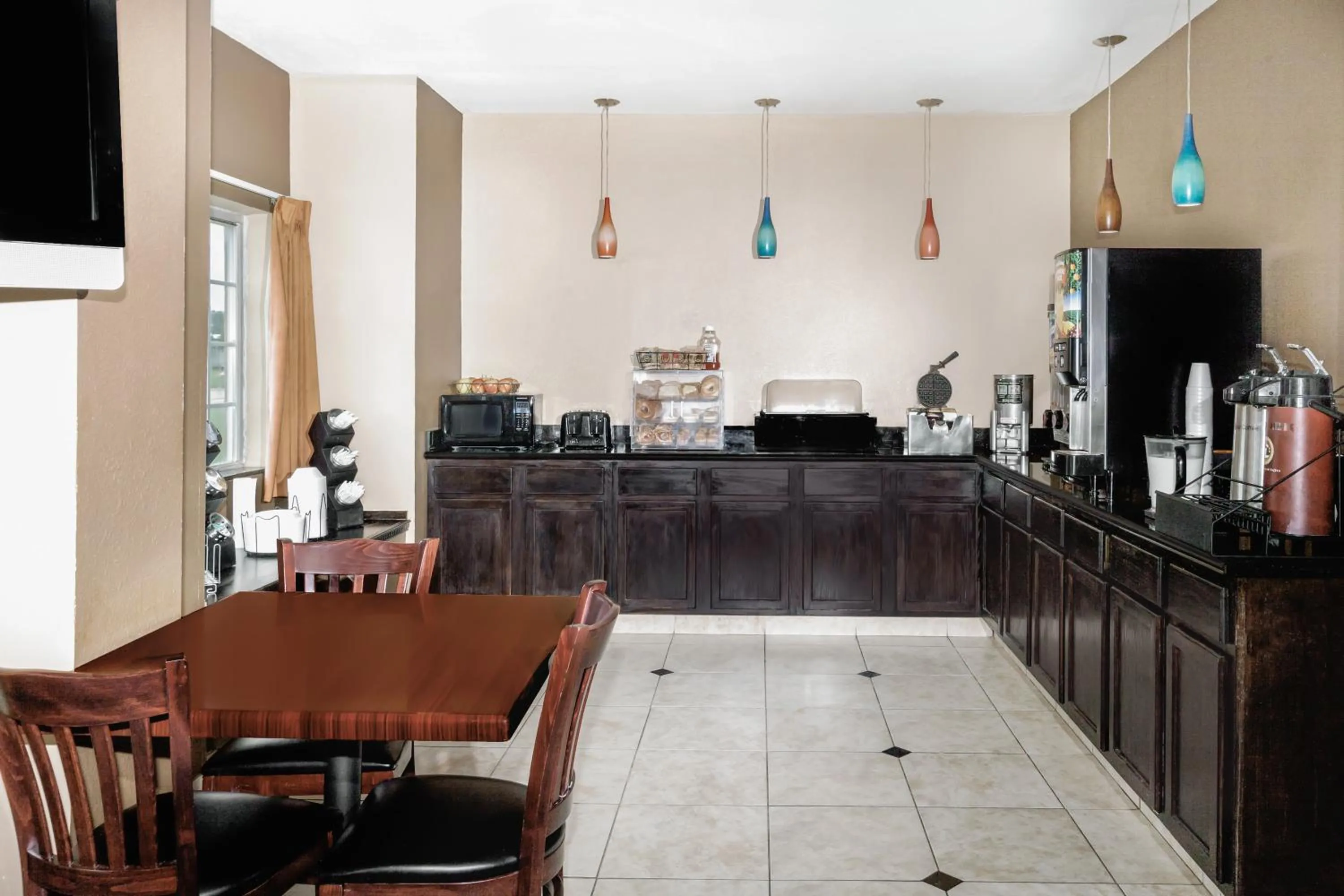 Dining area in Microtel Inn and Suites Lafayette