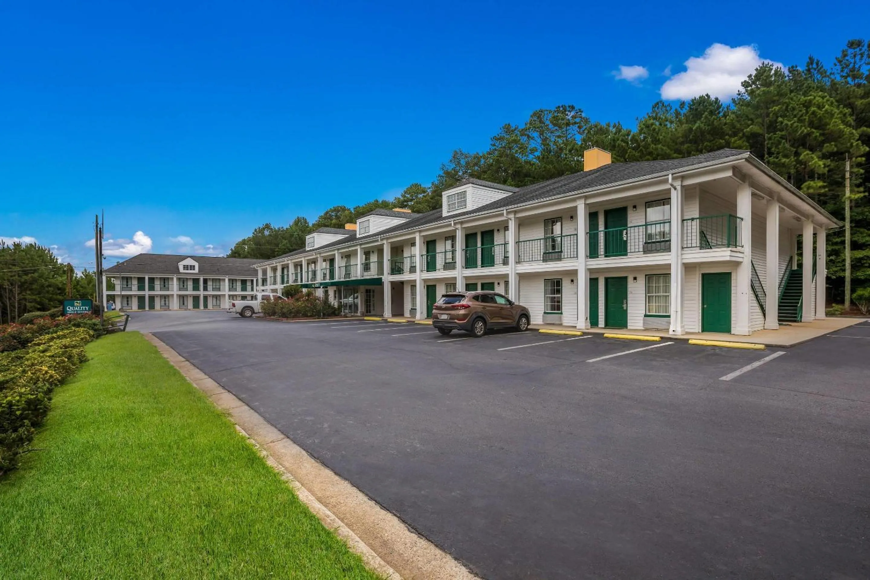Property building in Quality Inn & Suites Greensboro near Lake Oconee