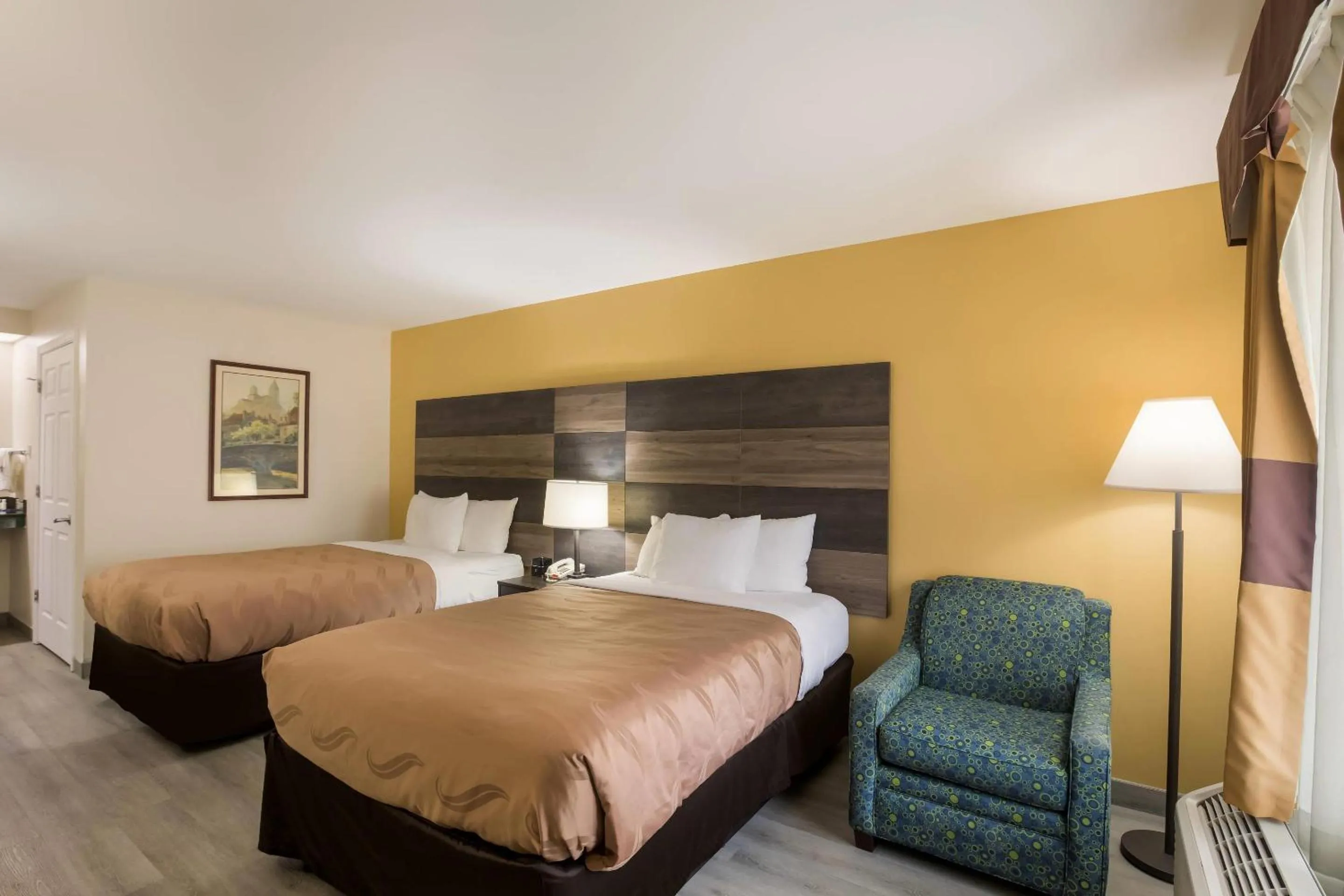 Bedroom, Bed in Quality Inn & Suites Greensboro near Lake Oconee