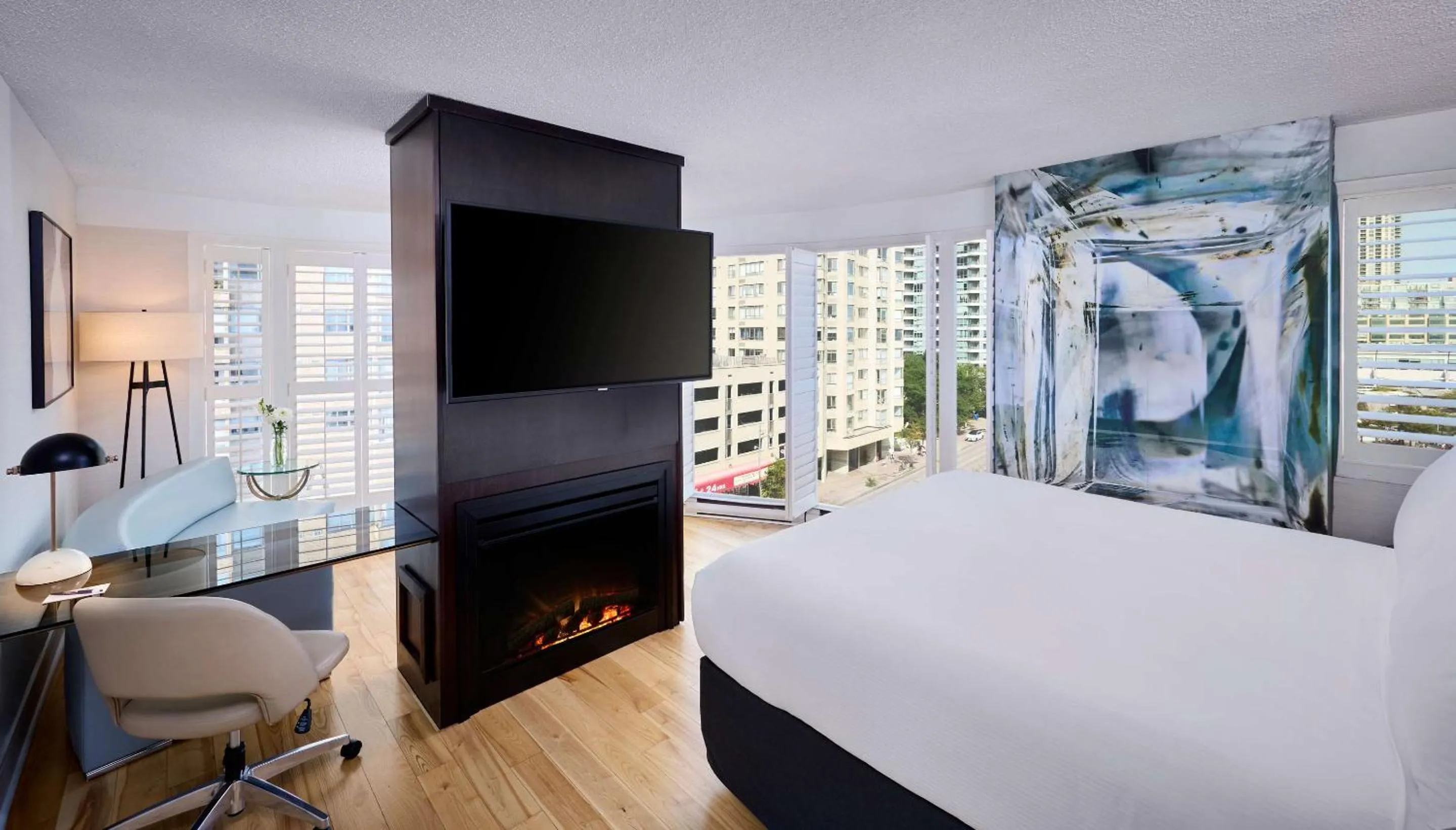 Bedroom, Bed in Radisson Blu Toronto Downtown