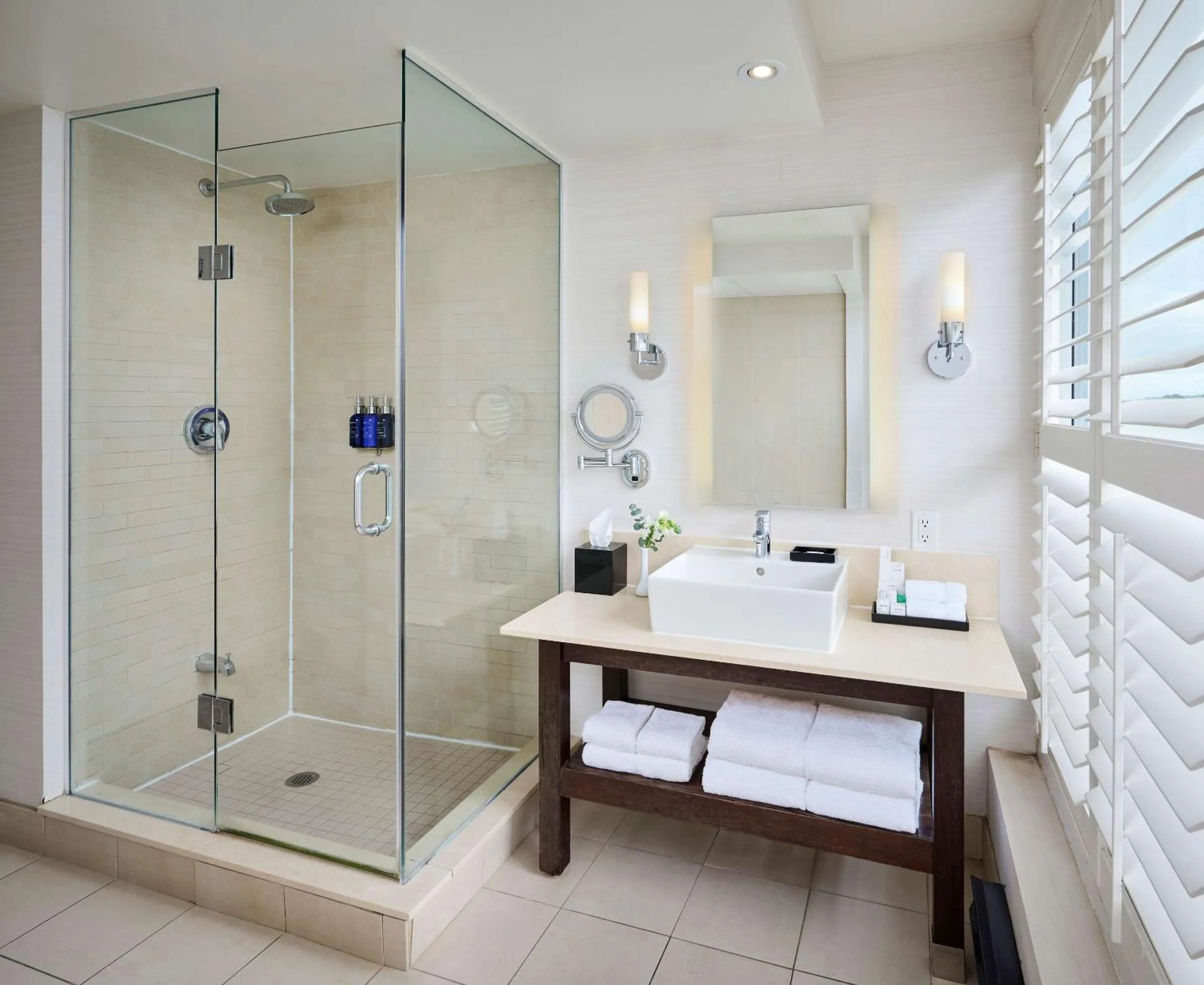 Bedroom in Radisson Blu Toronto Downtown