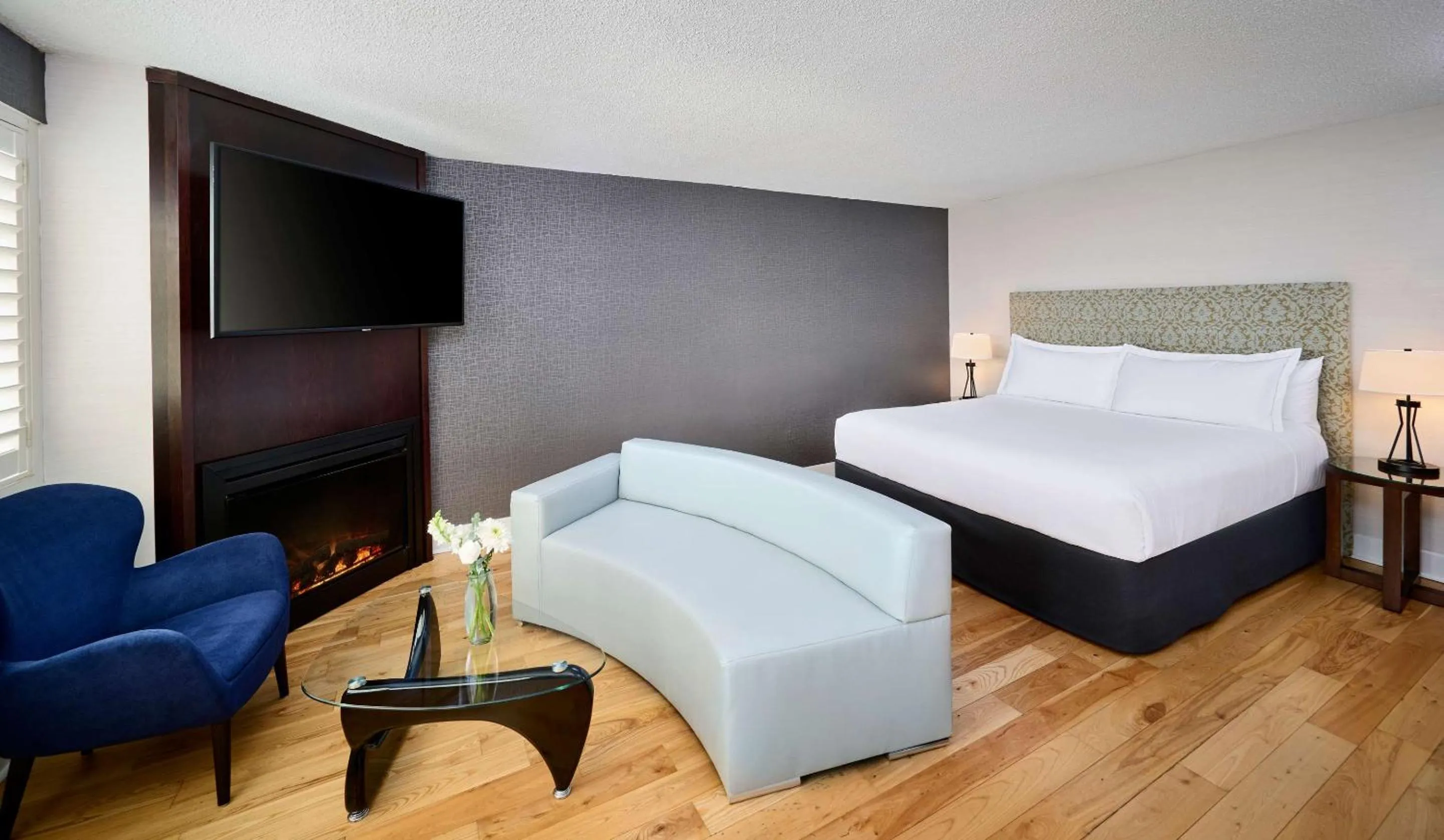 Bedroom, Bed in Radisson Blu Toronto Downtown