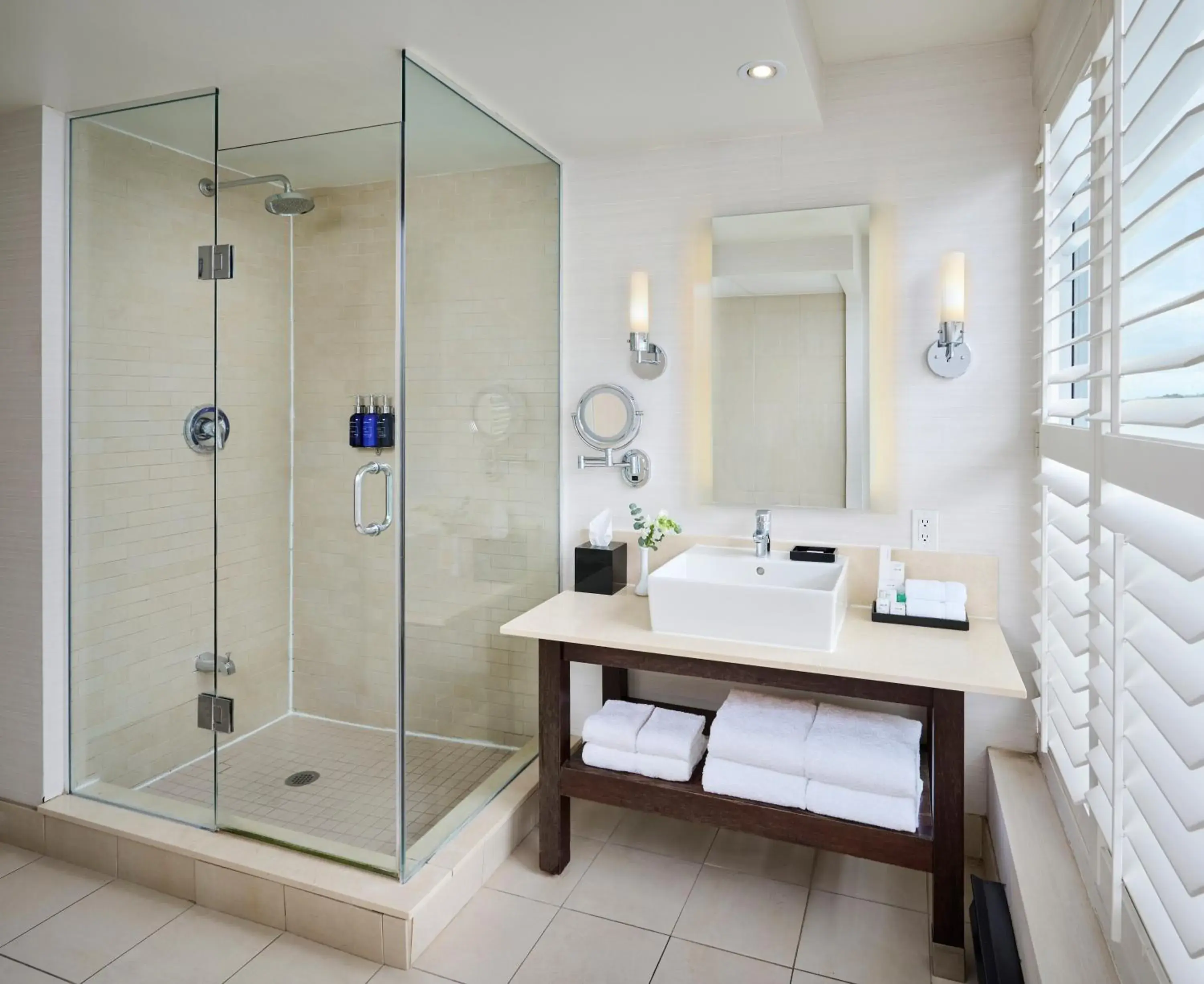 King Suite with Harbor View - Non-Smoking in Radisson Blu Toronto Downtown King Suite with Harbor View - Non-Smoking in Radisson Blu Toronto Downtown