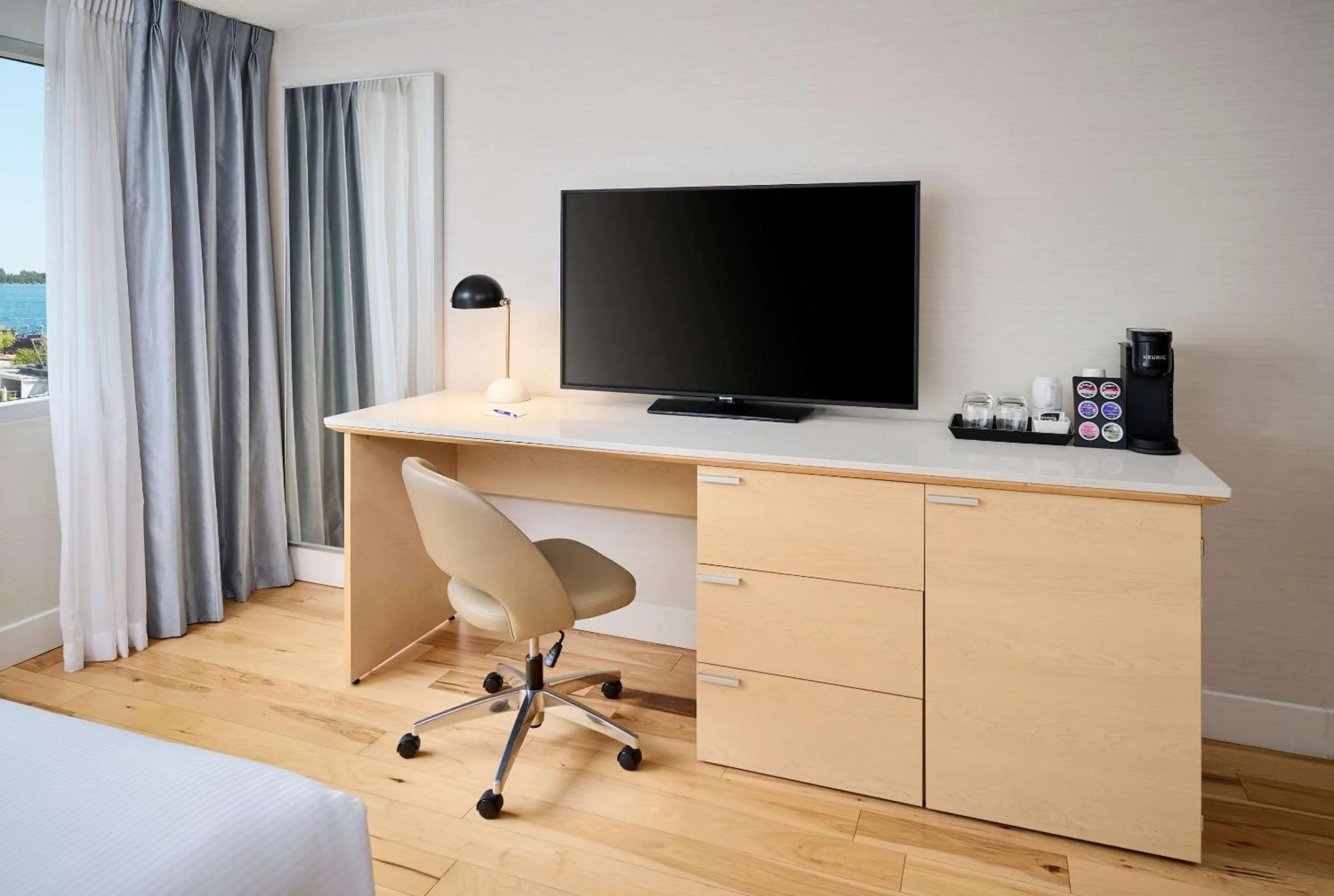 Bedroom, Bed in Radisson Blu Toronto Downtown