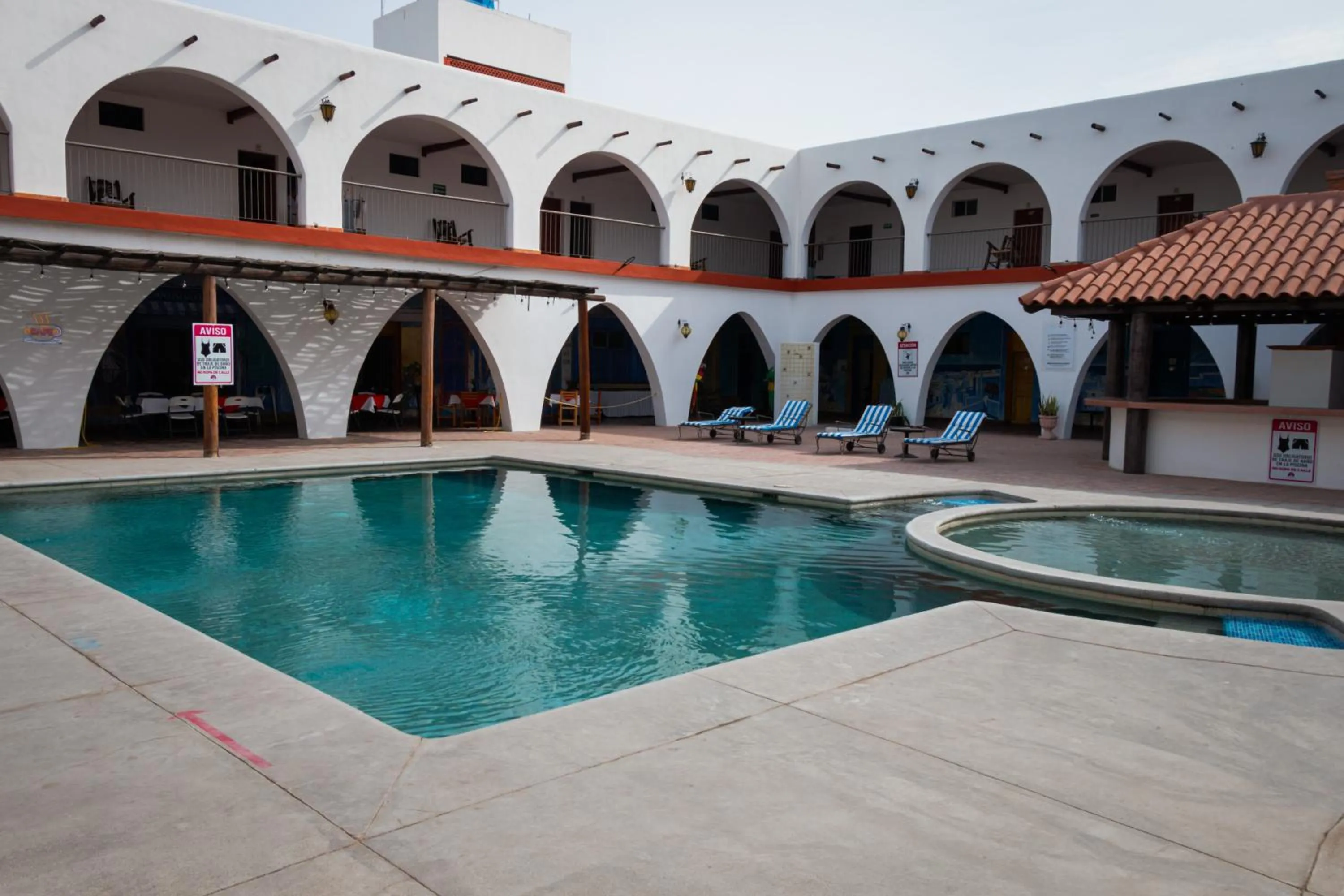 Swimming pool in Hotel Hacienda Bugambilias La Paz