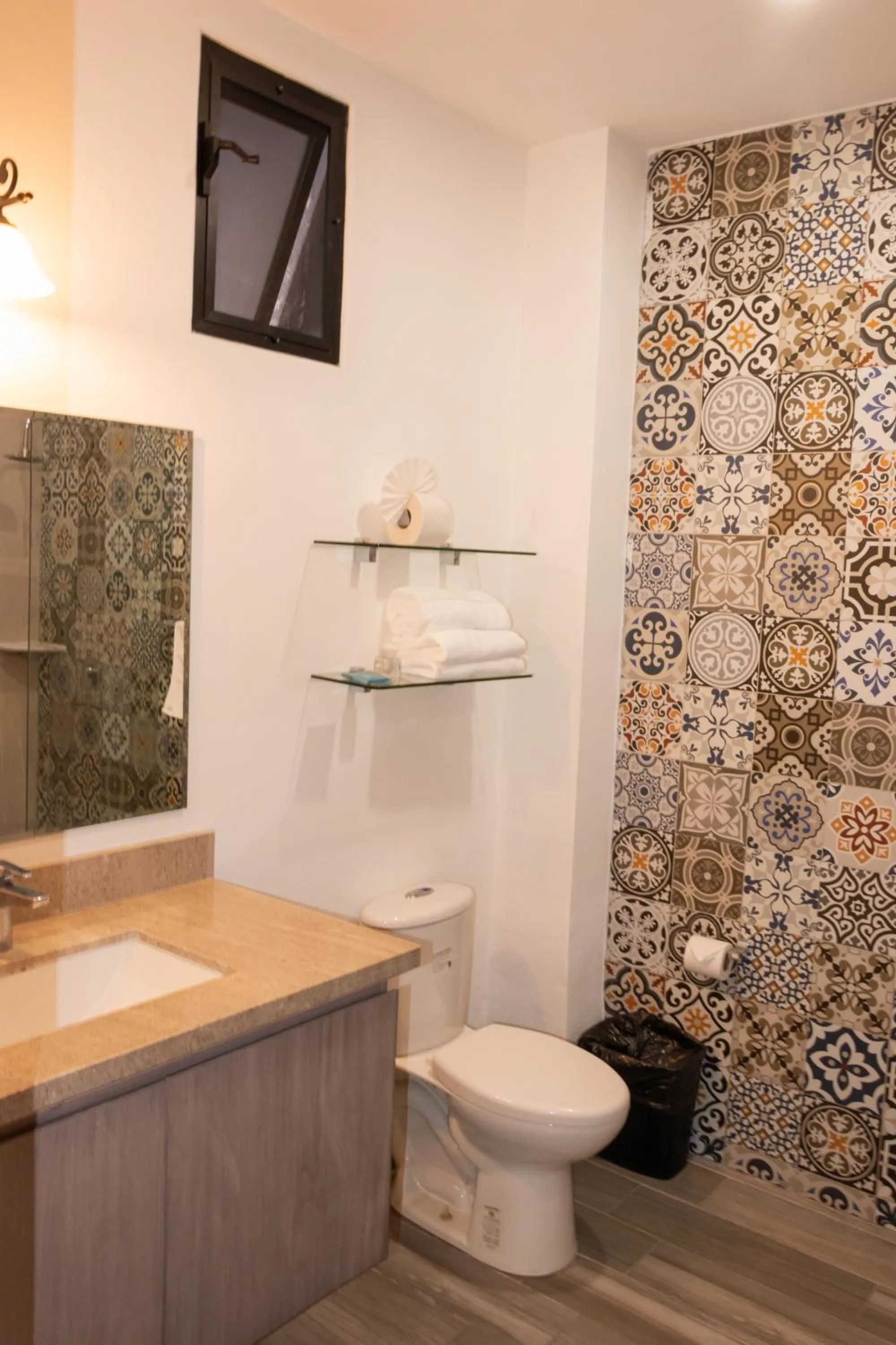 Bathroom in Hotel Hacienda Bugambilias La Paz