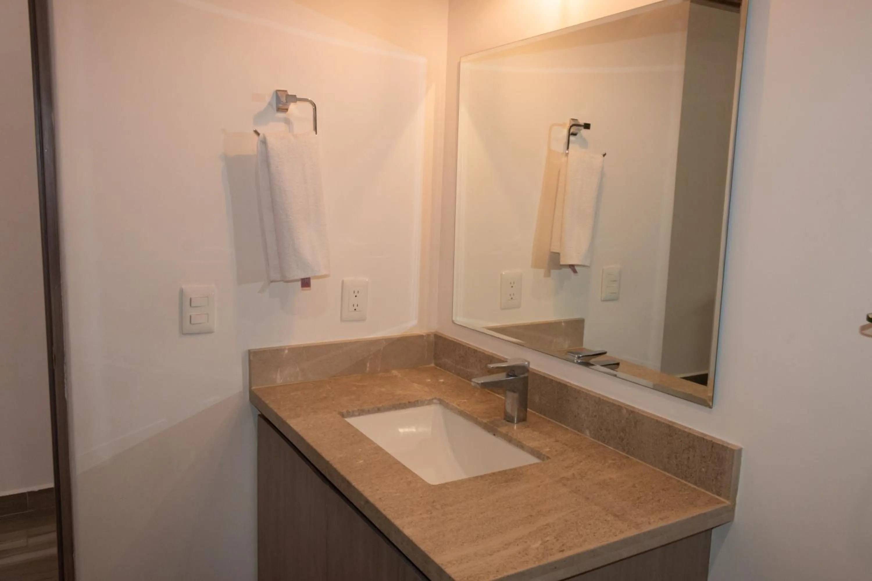 Bathroom in Hotel Hacienda Bugambilias La Paz