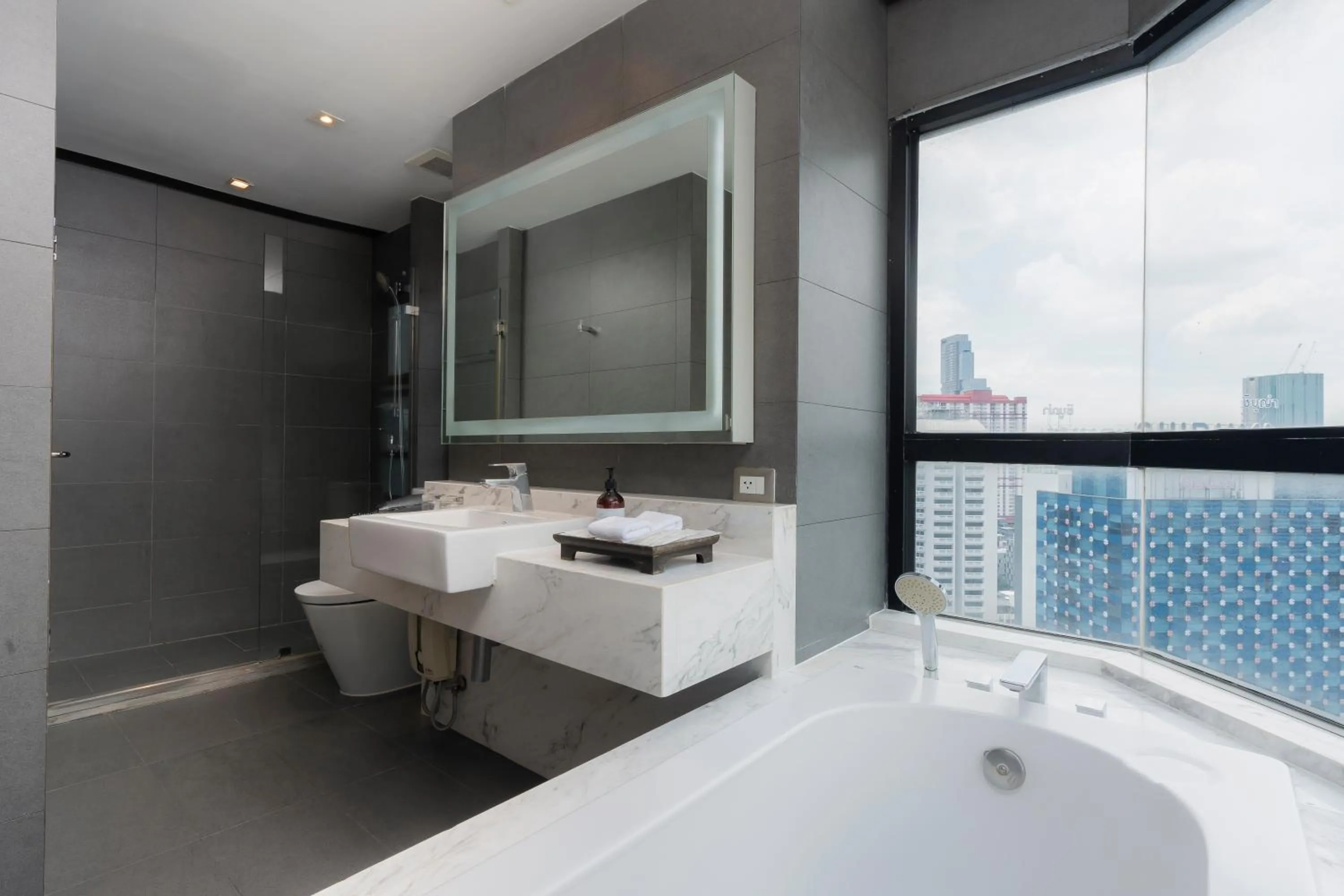 Bathroom in Grand Diamond Suites Hotel