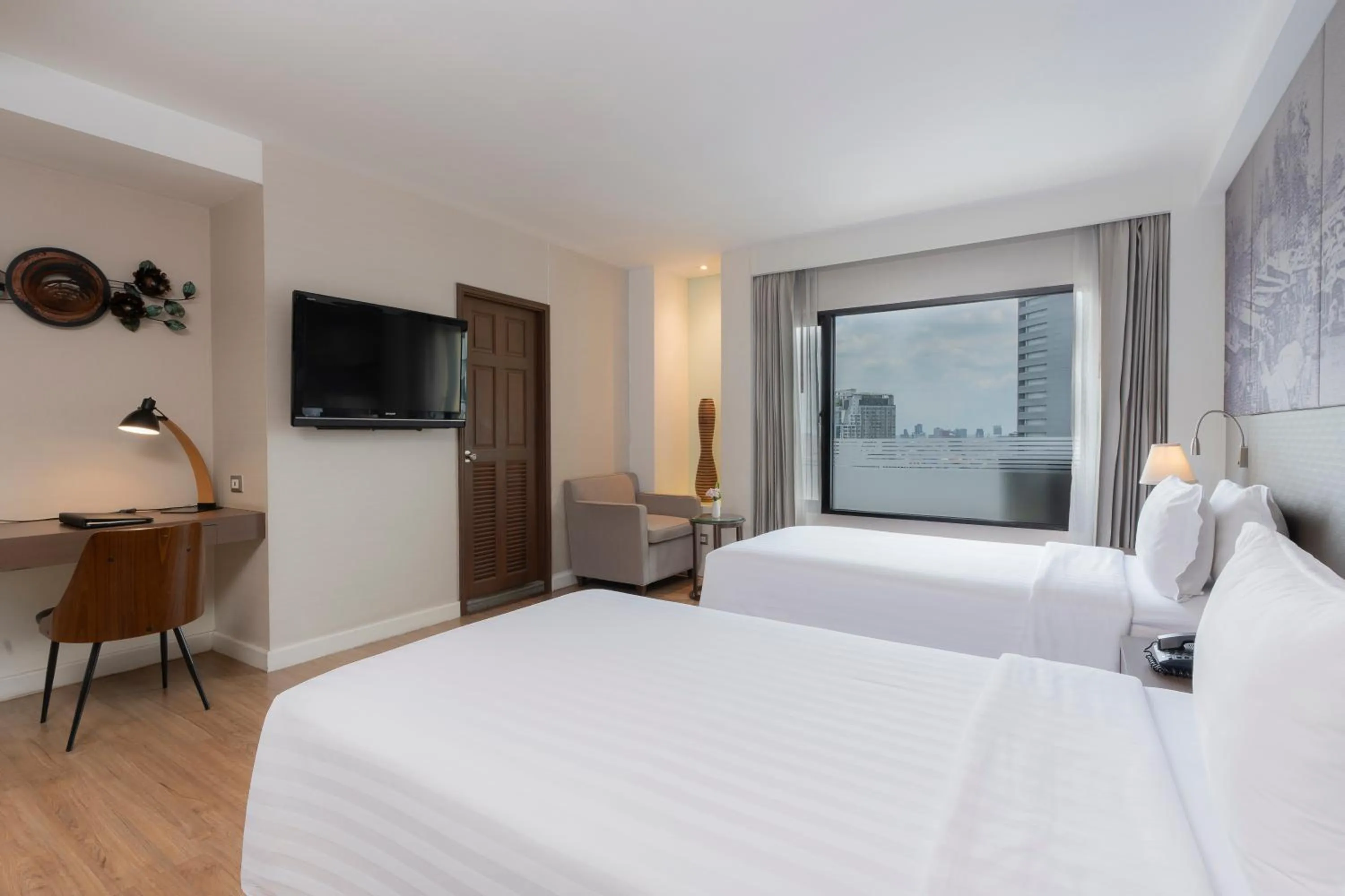 Bedroom, Bed in Grand Diamond Suites Hotel