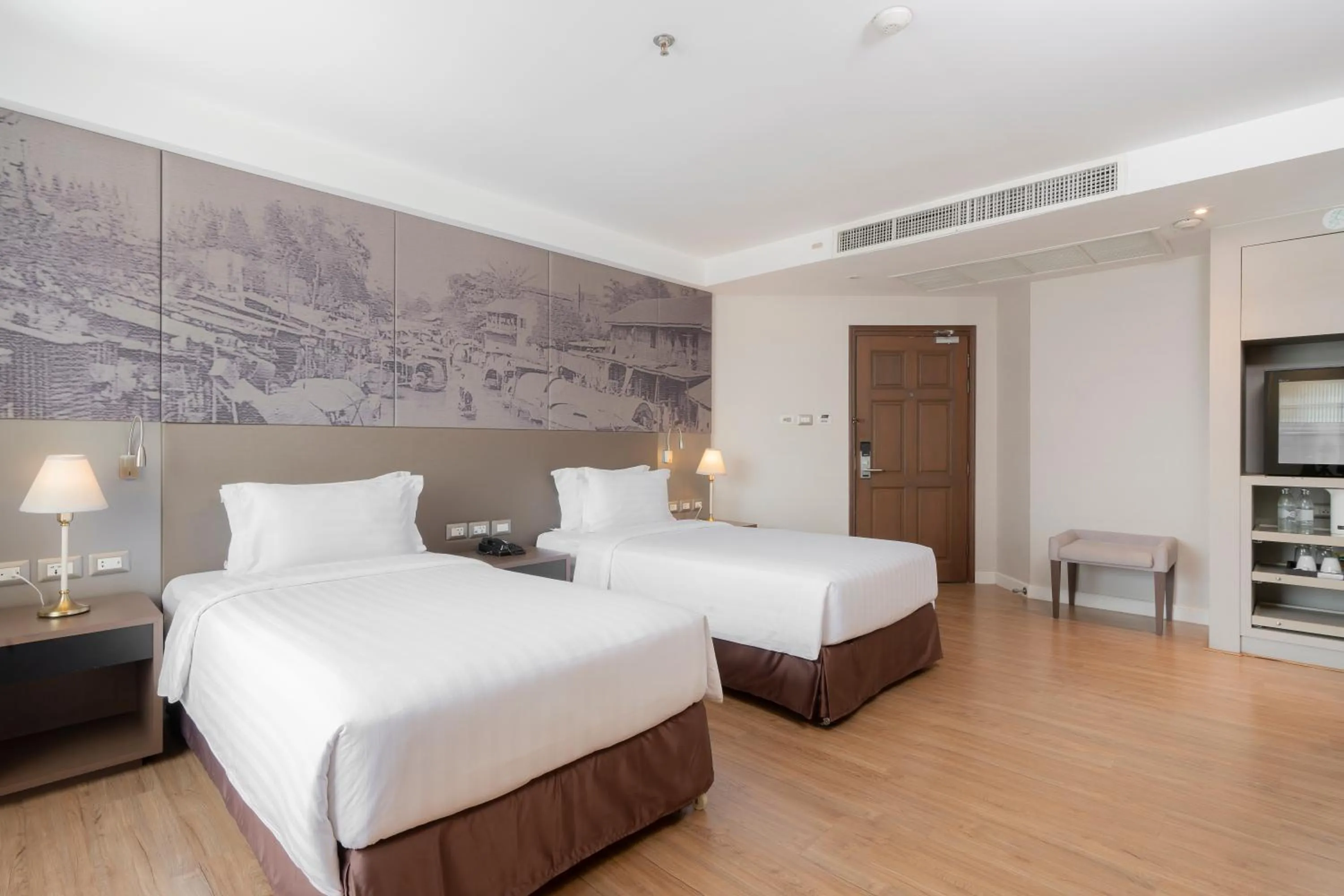 Bedroom, Bed in Grand Diamond Suites Hotel