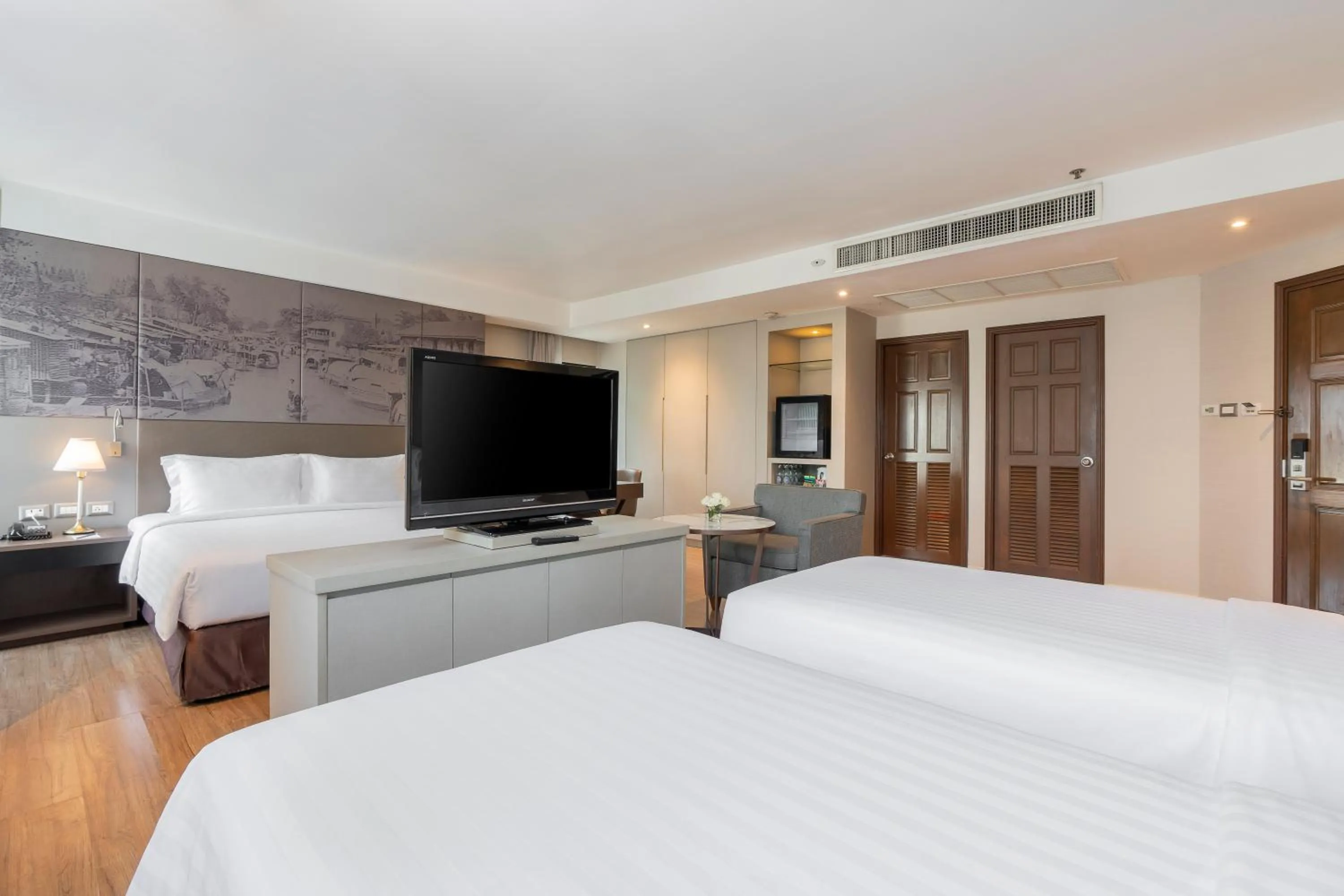 Bedroom, Bed in Grand Diamond Suites Hotel
