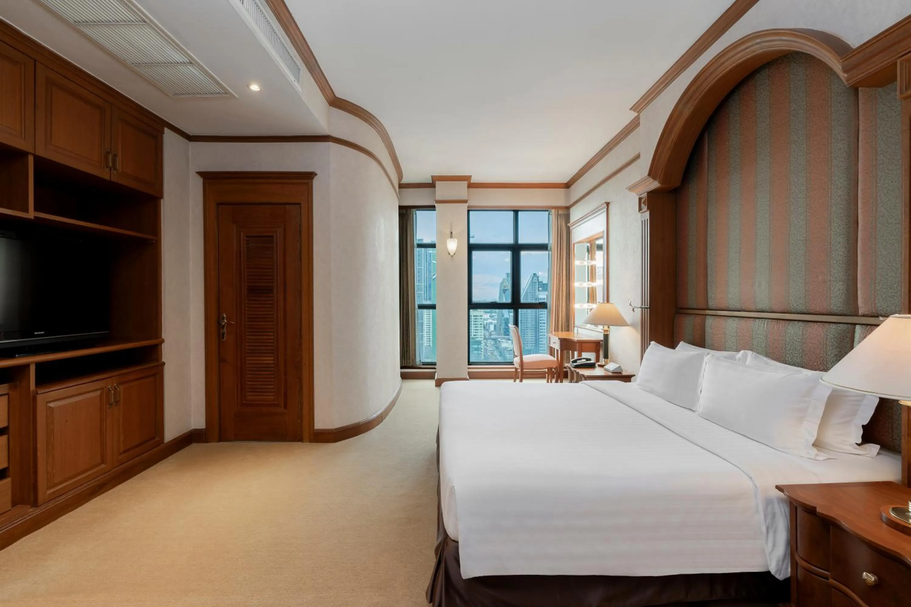 Bedroom, Bed in Grand Diamond Suites Hotel